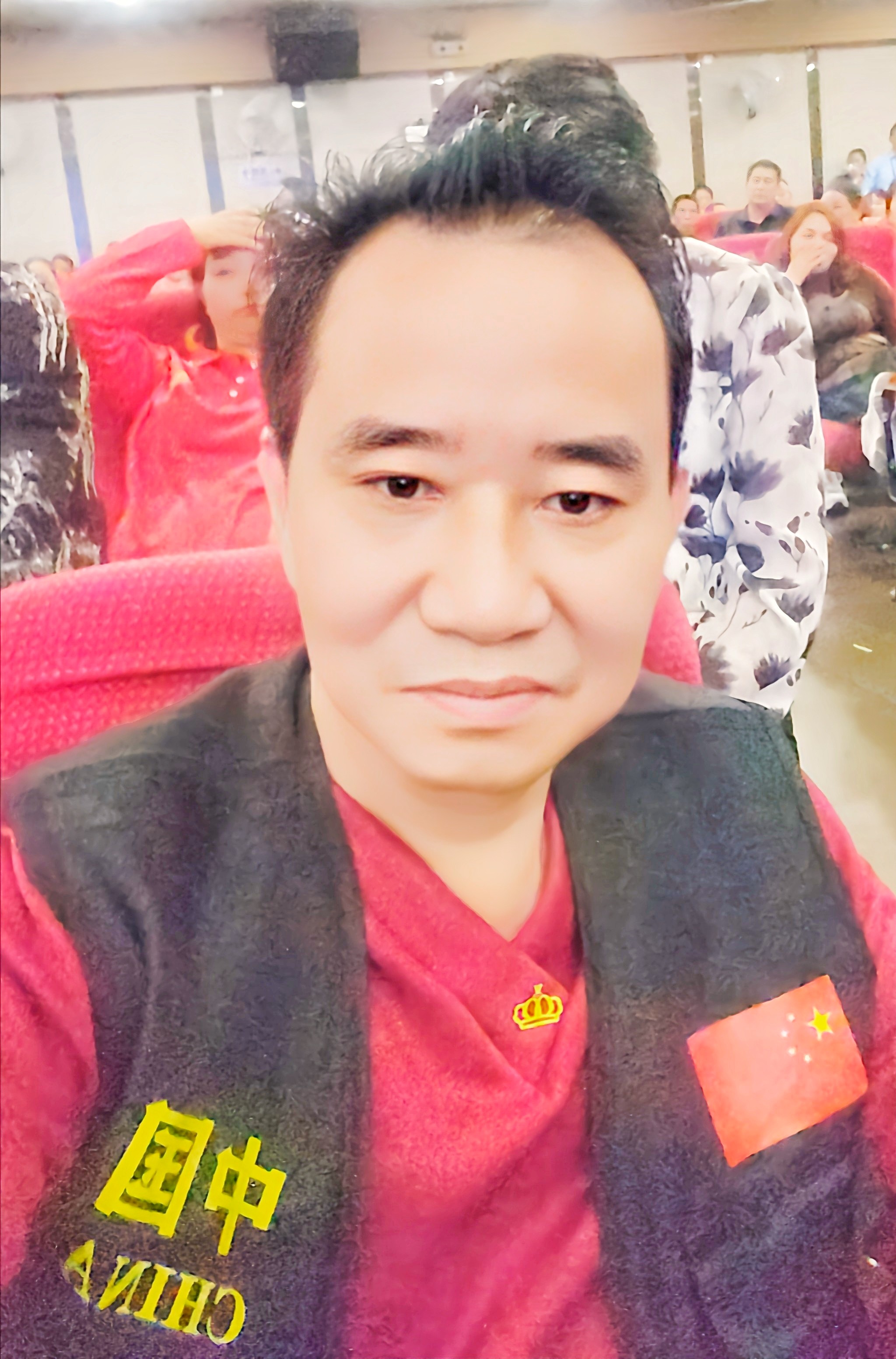 一人一生只一回,草枯了,来年继续发芽,花落了,明年还会再开