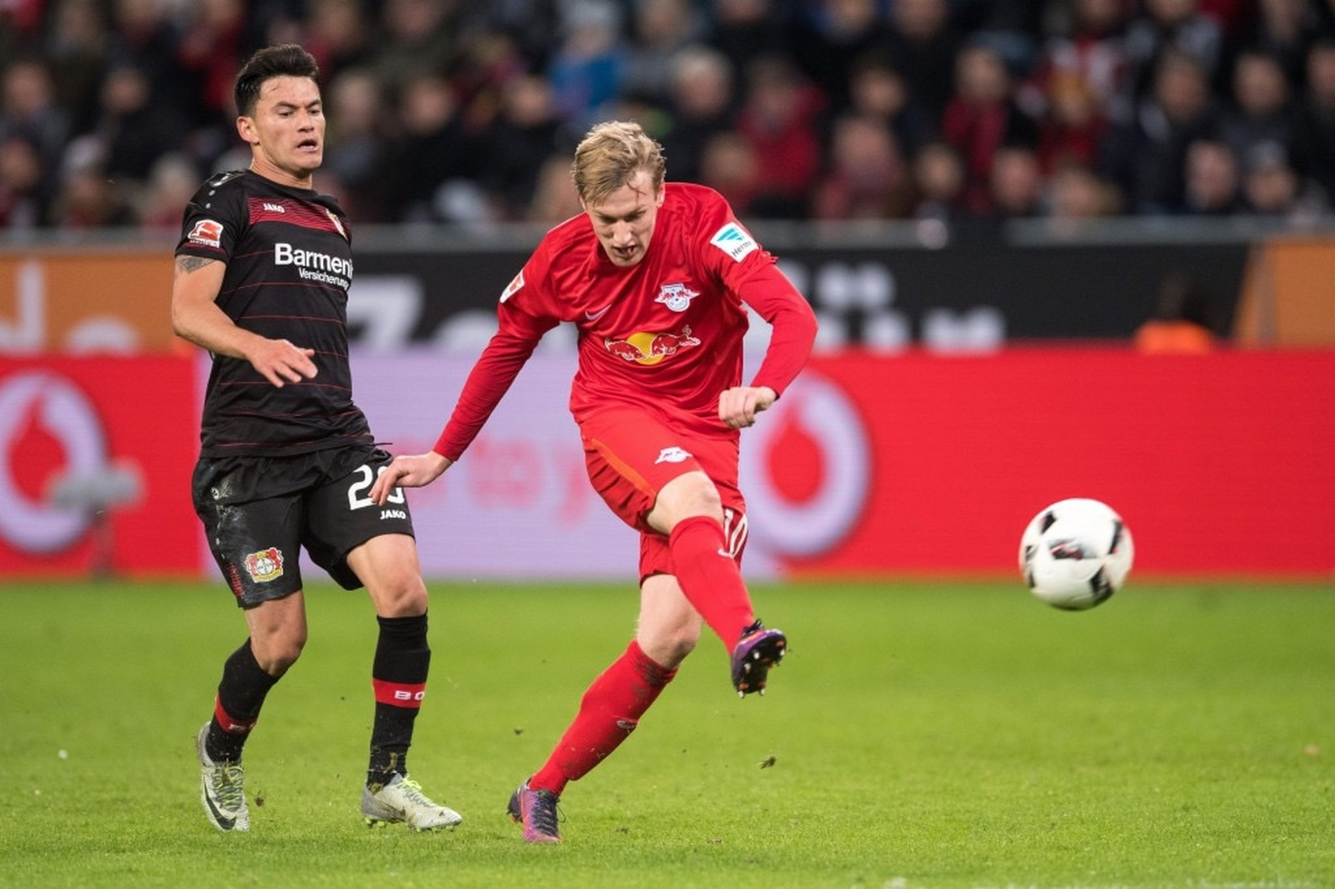 勒沃库森上赛季中途换帅,名将阿隆索成为了球队新任教练.