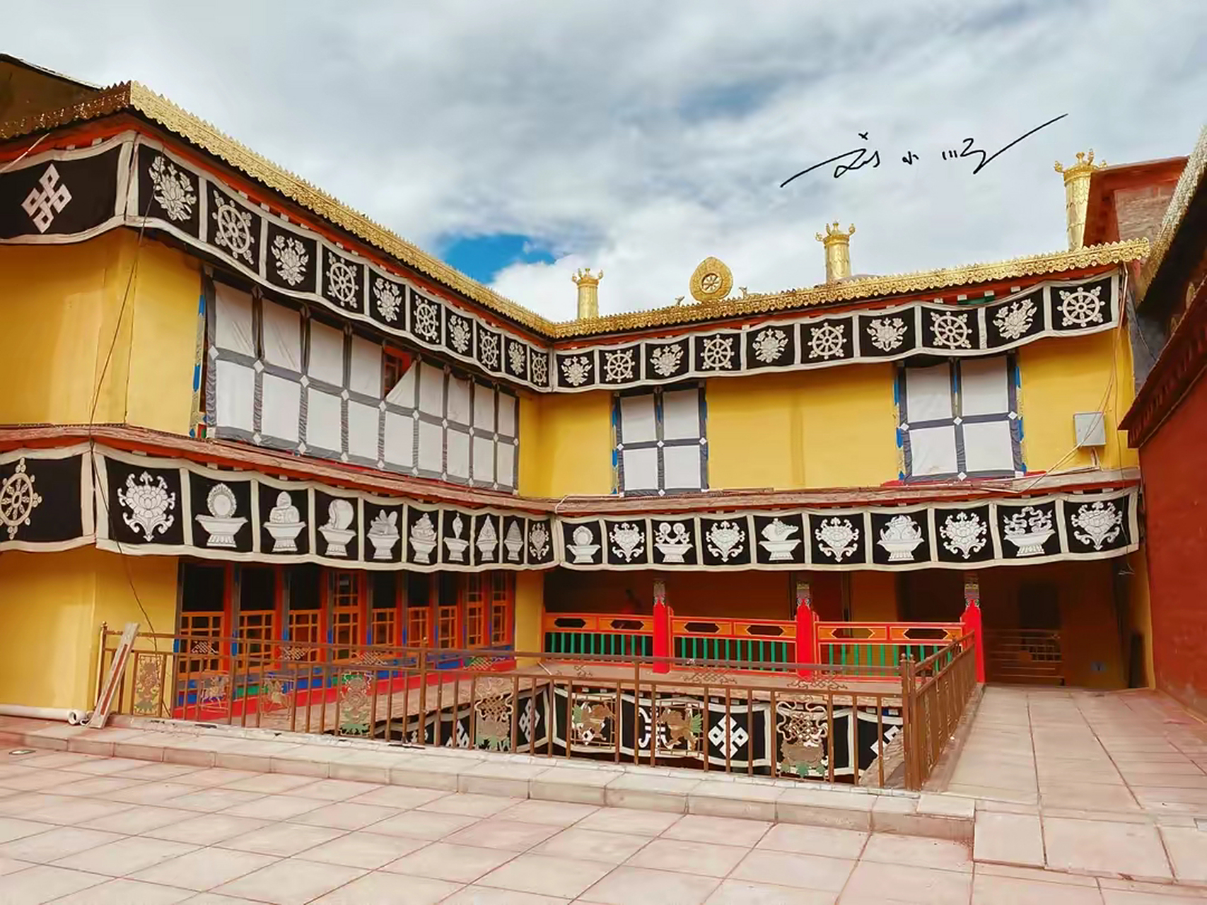 97强巴林寺是西藏昌都地区著名的佛教寺庙,位于昌都市卡若区.