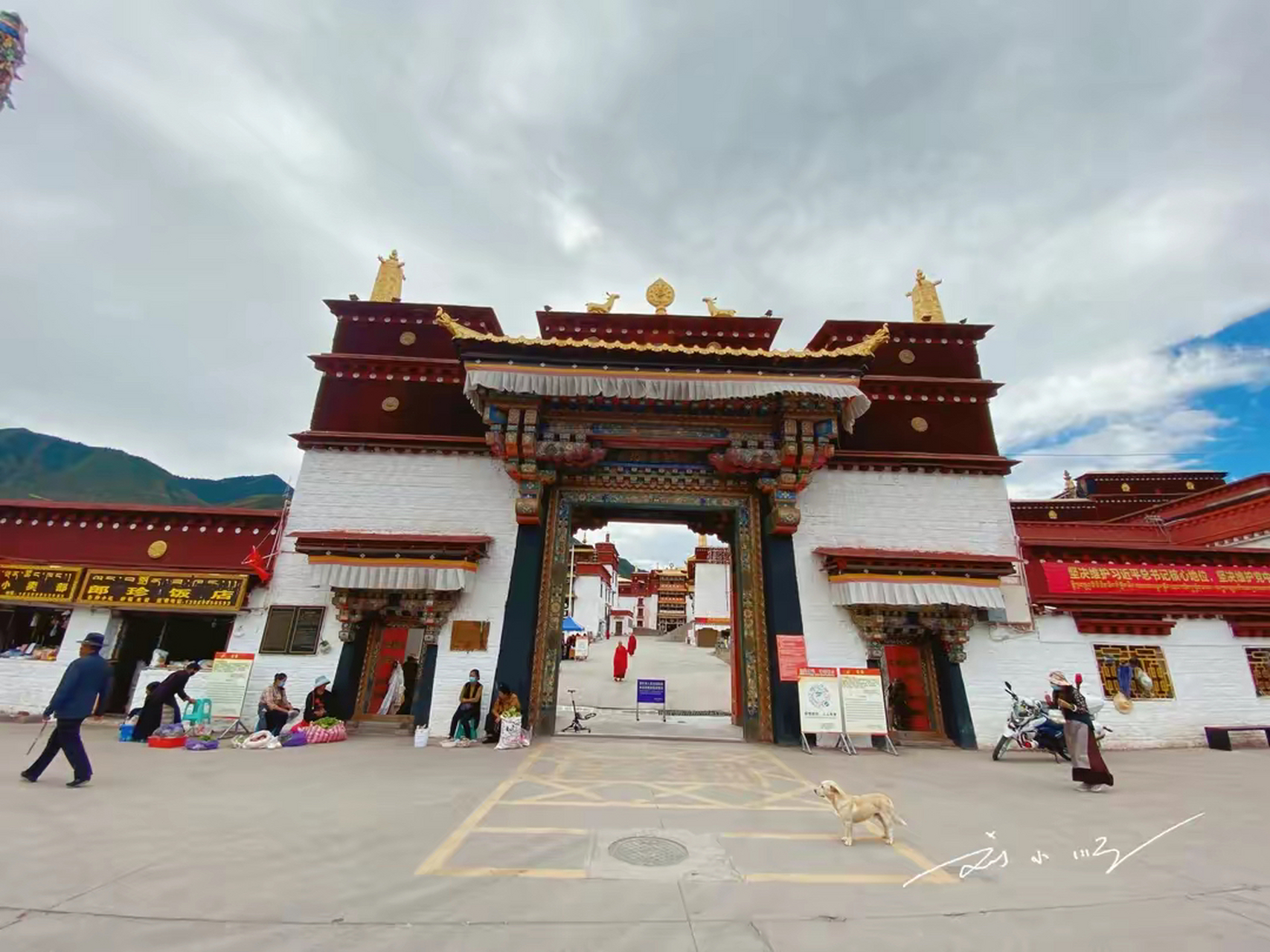 97强巴林寺是西藏昌都地区著名的佛教寺庙,位于昌都市卡若区.