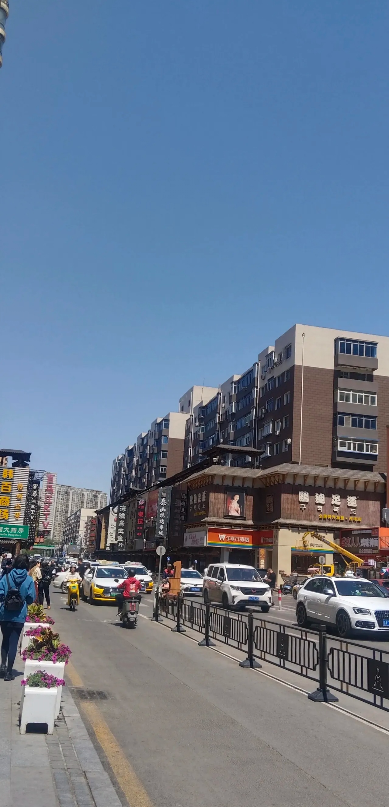 多年不联系同学见面变推销 早市遇二十多年没见的同学,本是件稀罕事