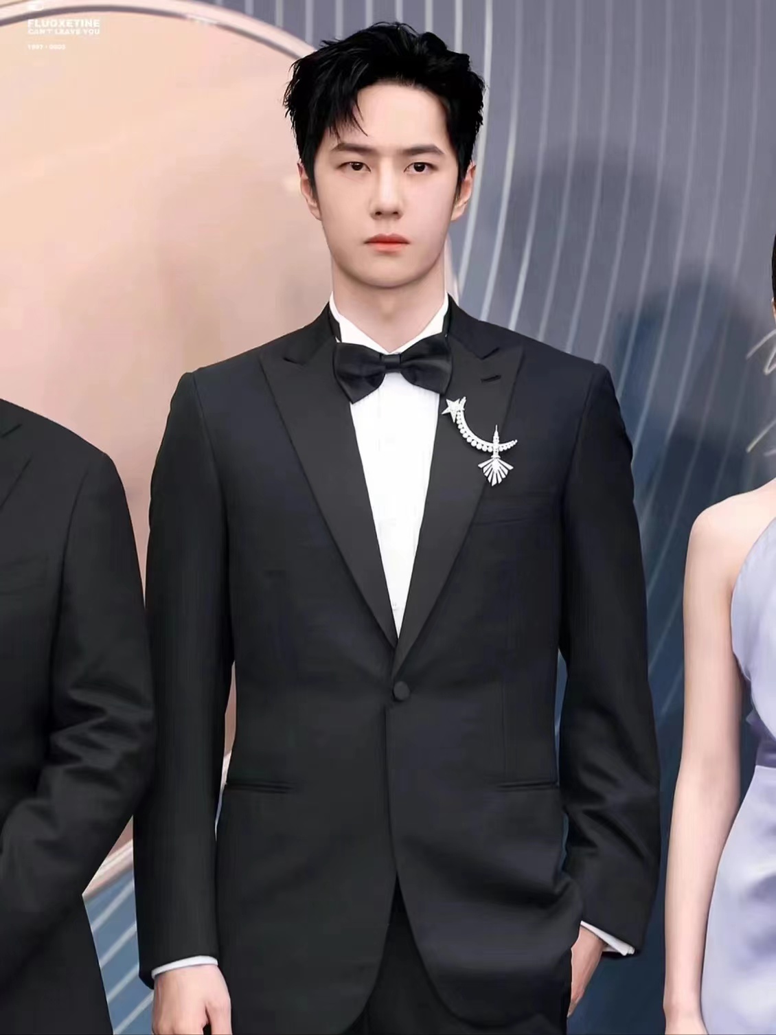 1,王一博之前搭乘飞机时,还跟某个极端私生饭坐在一起,据说是对方动用