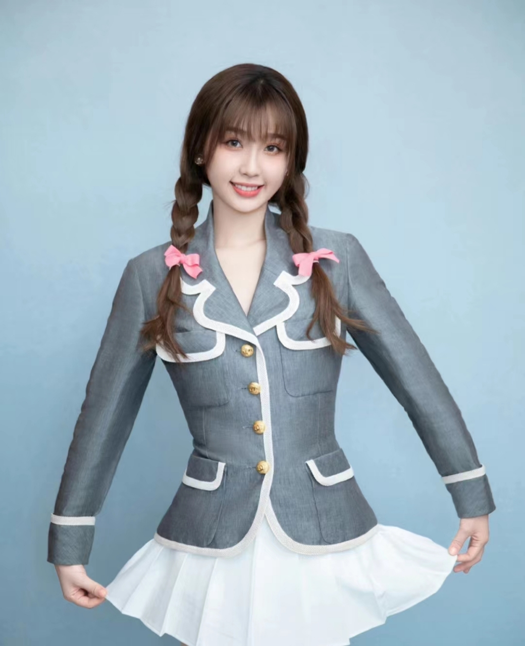 周雨彤和韩火火就是关系铁的闺蜜而已.	  2.