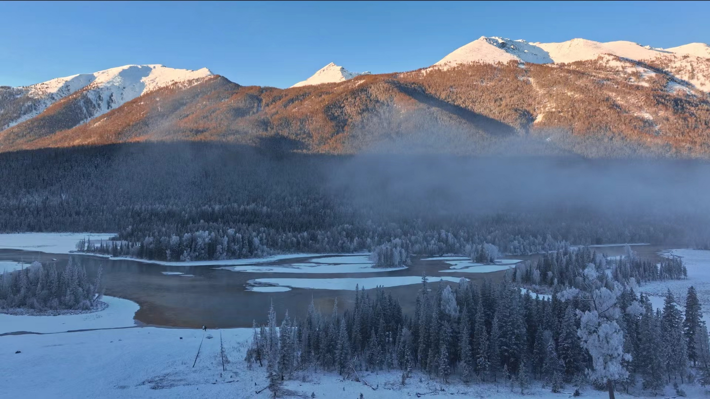 最想做的事#  11月15日早上,新疆阿勒泰喀纳斯景区的神仙湾冬日美景