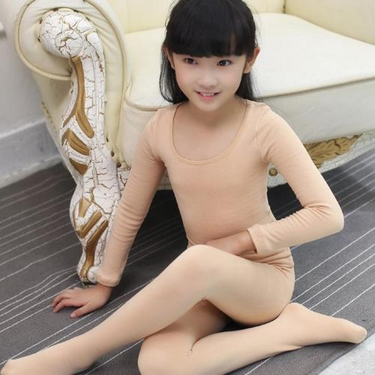 14岁女孩上初二,已经开始小发育了,爸爸每天还是采用掀被子的方式,叫