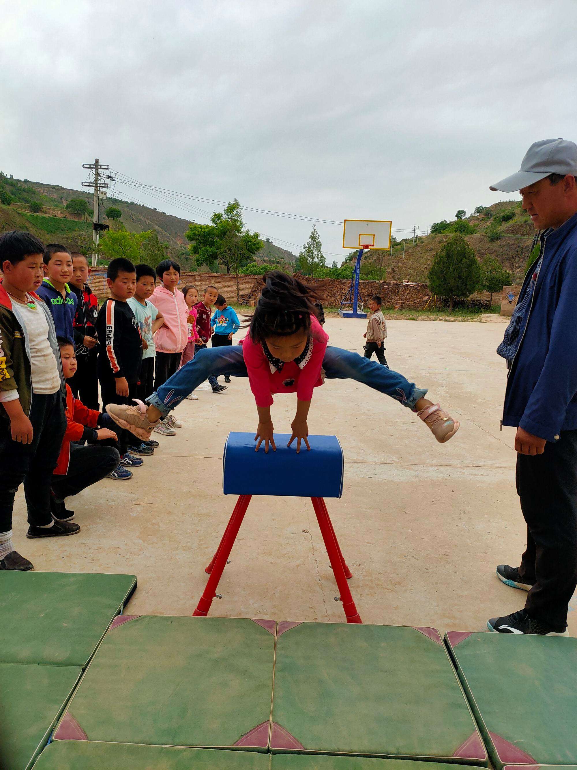 回忆童年游戏之跳山羊.