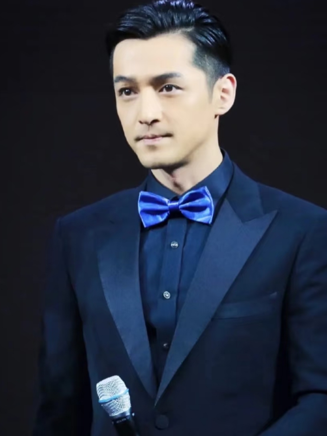 噩噩的活着 胡歌西装胡歌头像西装领结胡歌最帅西装照片胡歌西装图片