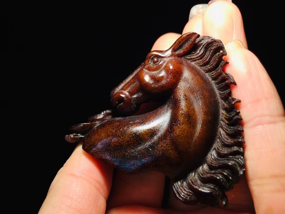 你见过古玩老犀角雕刻的马头?这款藏品太漂亮了