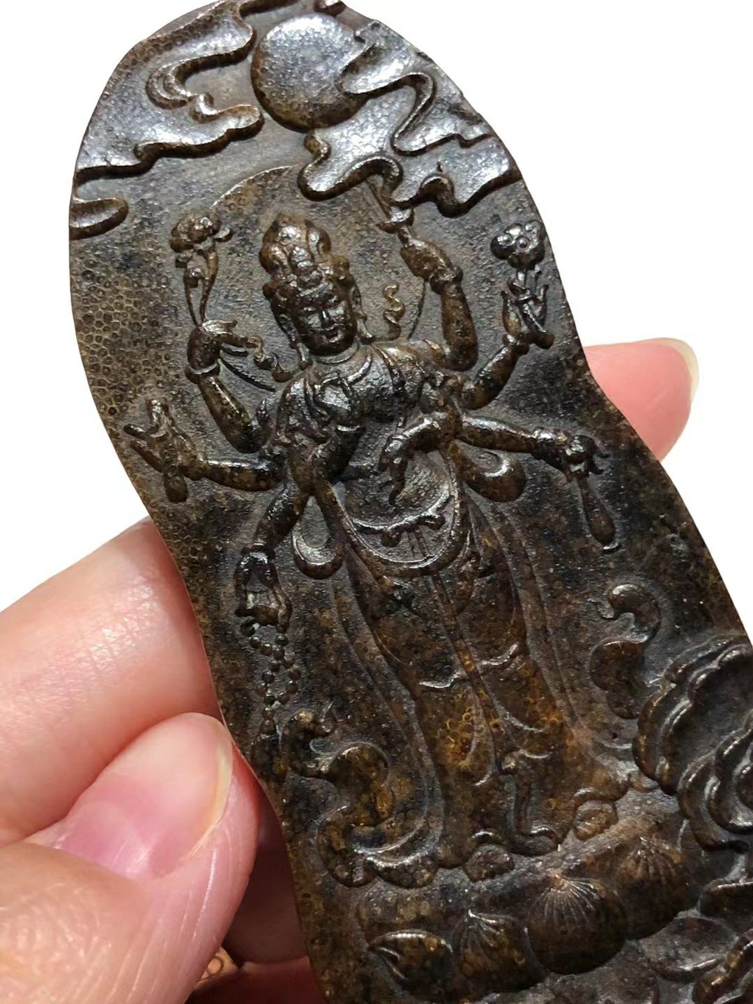 《古玩老犀角雕八臂观音牌》 尺寸:86*35*11mm 重28克 珍贵材质,顶级