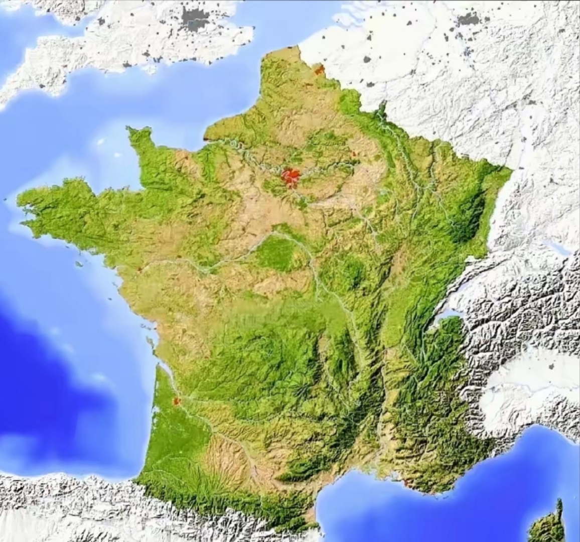 在诺曼底的金色沙滩上,海风裹挟着大西洋的湿润气息扑面而来,与