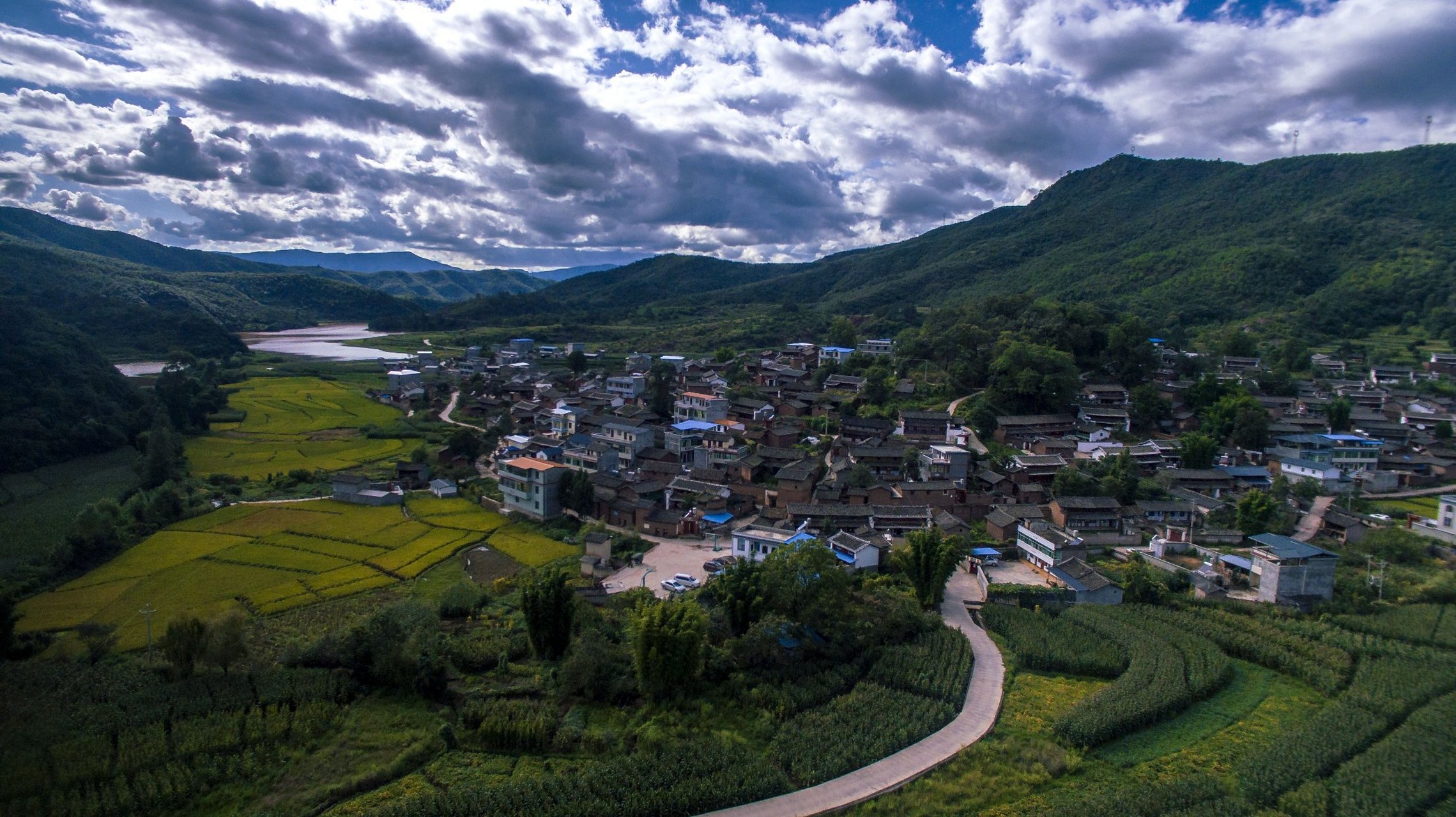 武定县高桥镇打拉莫村,李红龙摄@百度百科