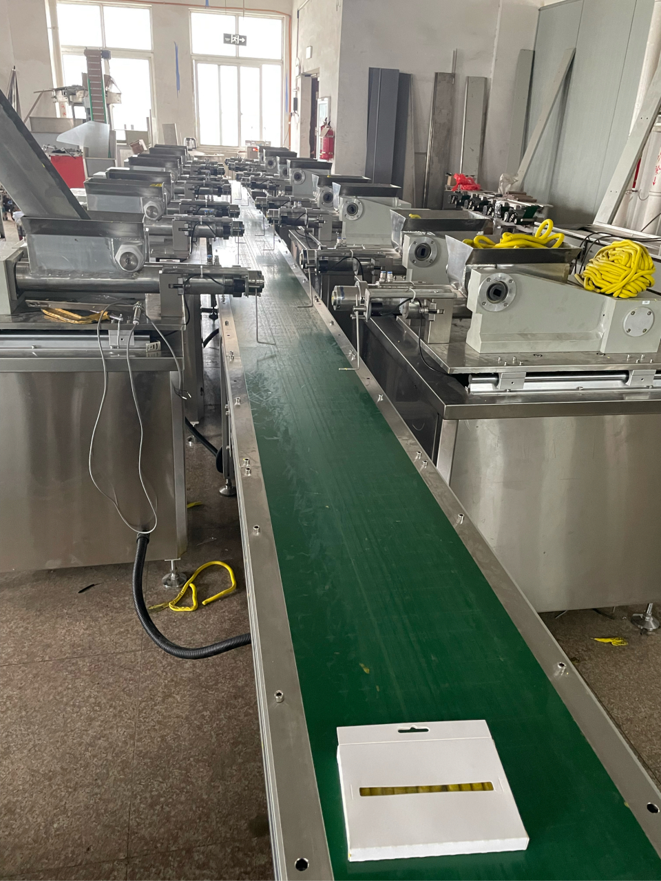 橡皮泥自动包装机,设备自动挤出,切块,包装流水线作业,单色多色均可