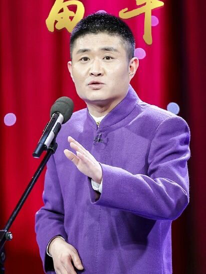 每日娱乐播报# 【苗阜自曝被地产老板拉进电梯】3