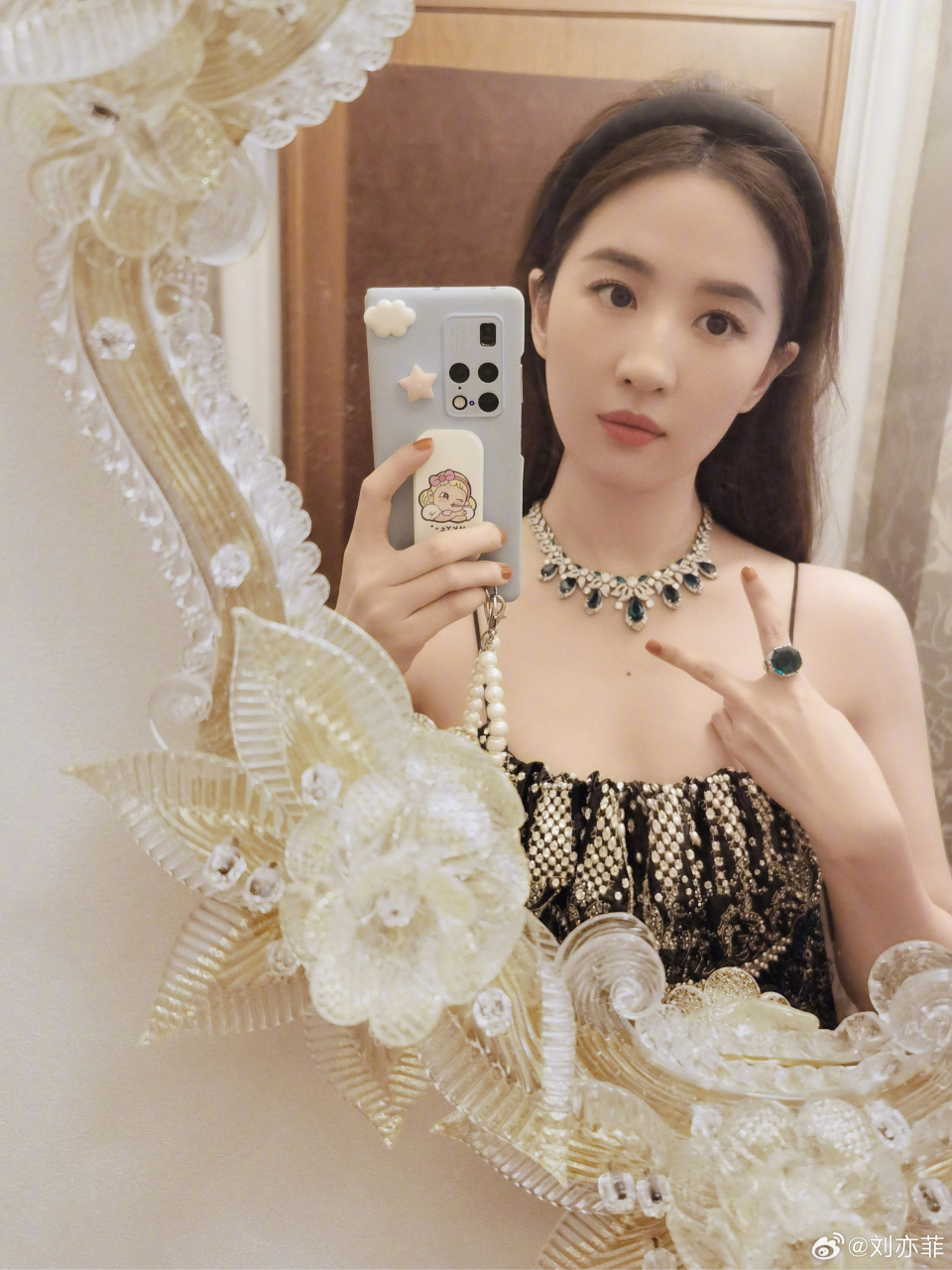 今日份开心源于刘亦菲自拍照92#刘亦菲