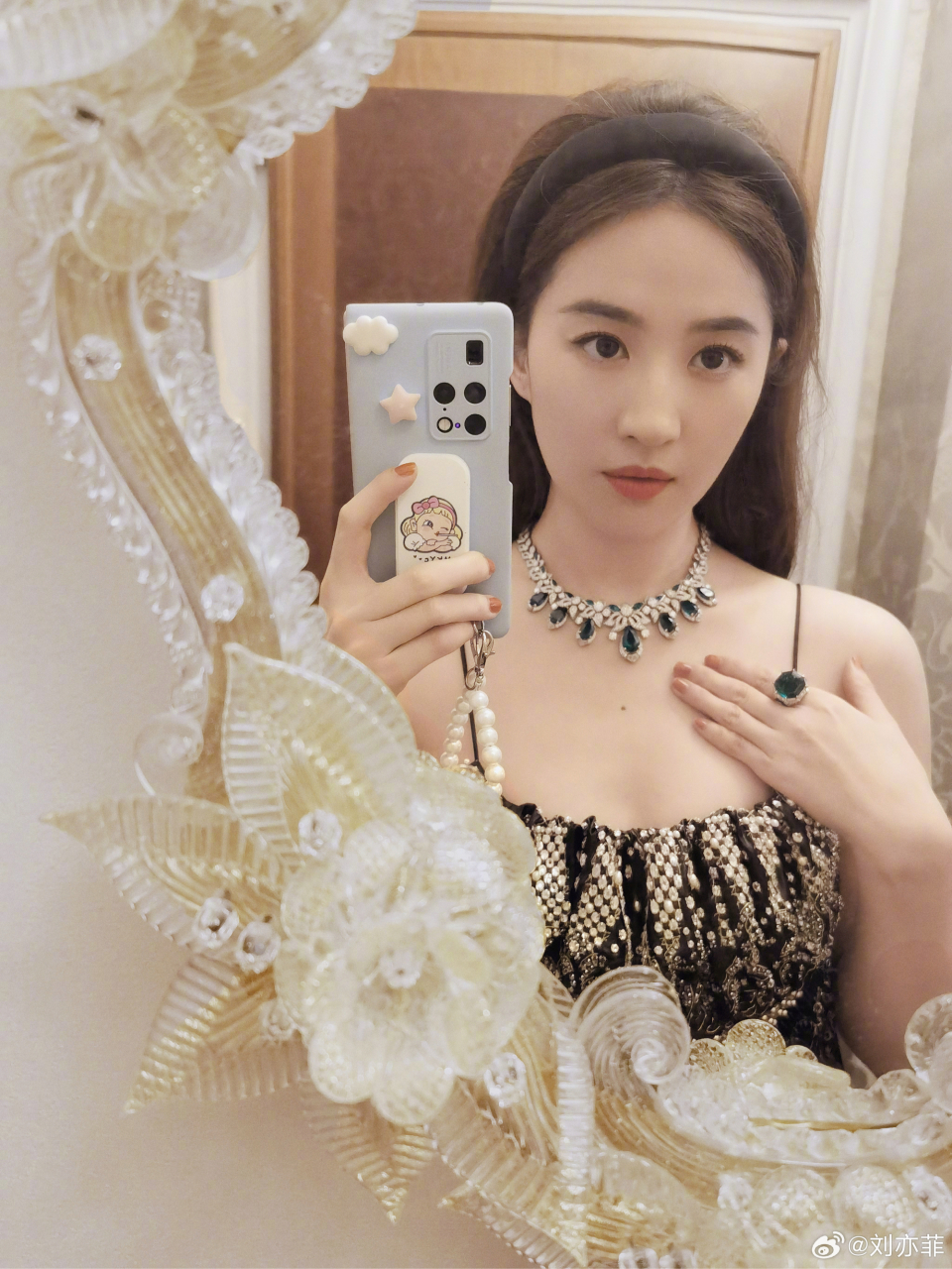 今日份开心源于刘亦菲自拍照92#刘亦菲