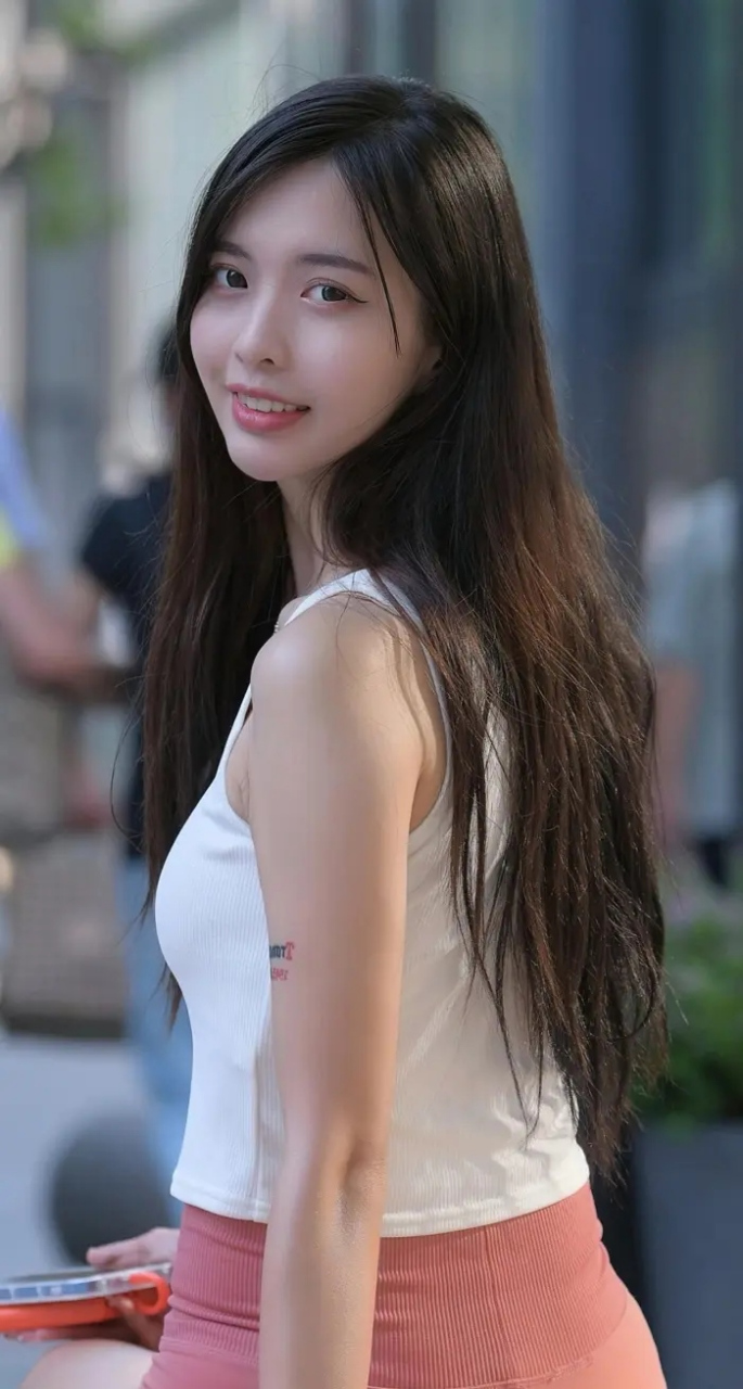 长发及腰的美少女