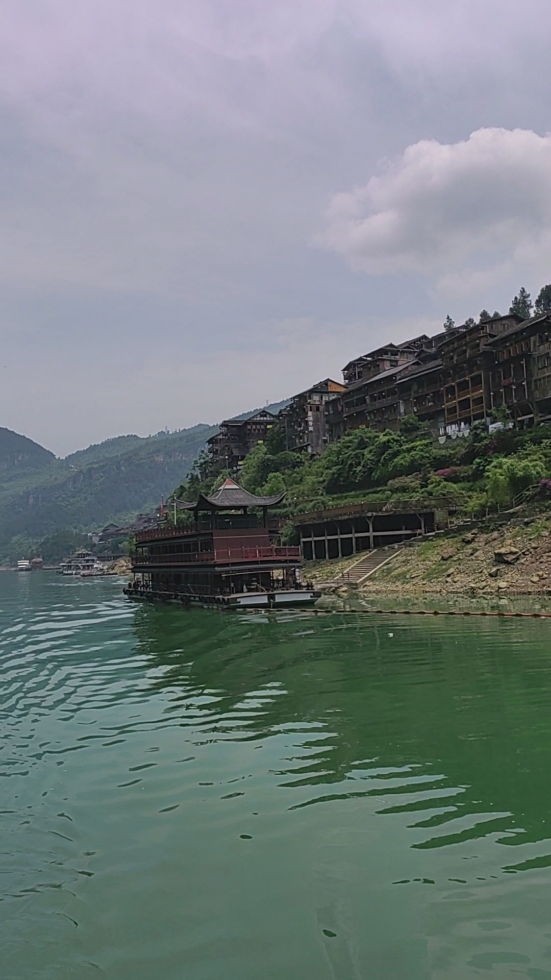 带你看看乌江龚滩古镇,位于重庆酉阳土家族自治县.