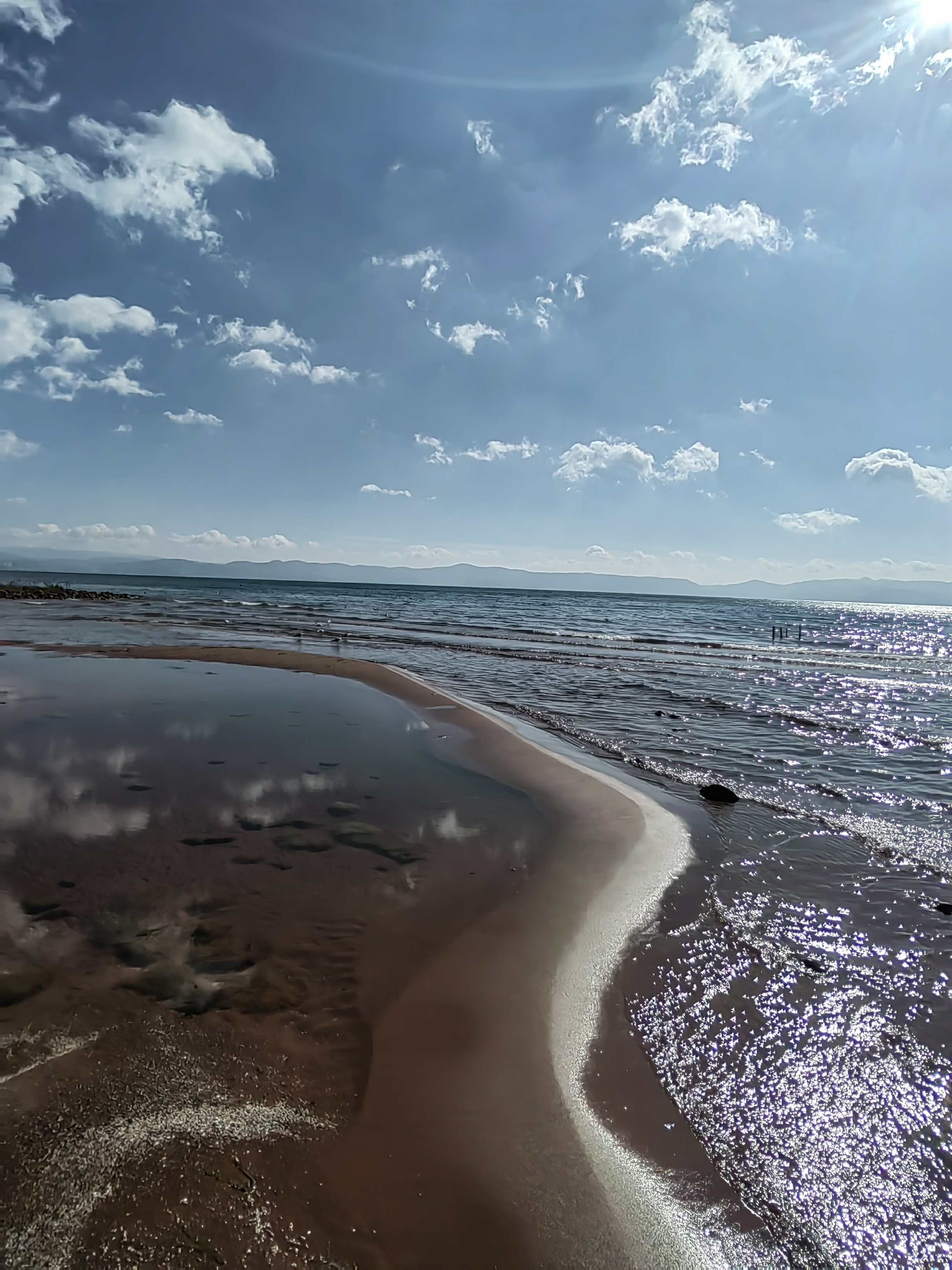 澄江红沙滩,水质清澈,红色的沙滩.@ah佳音的动态