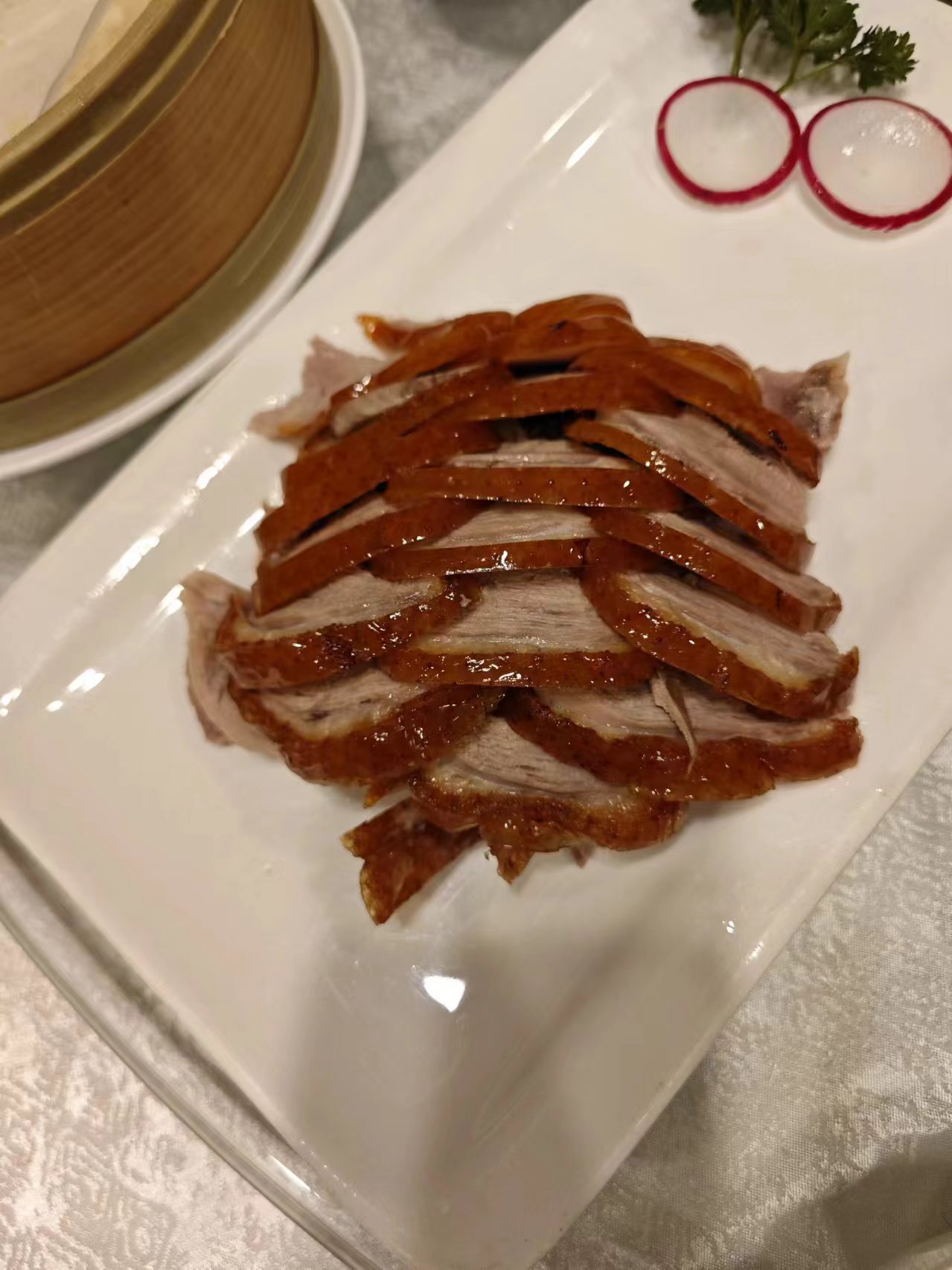 正宗北京烤鸭 哇哦!这盘烤鸭简直让人垂涎三尺!