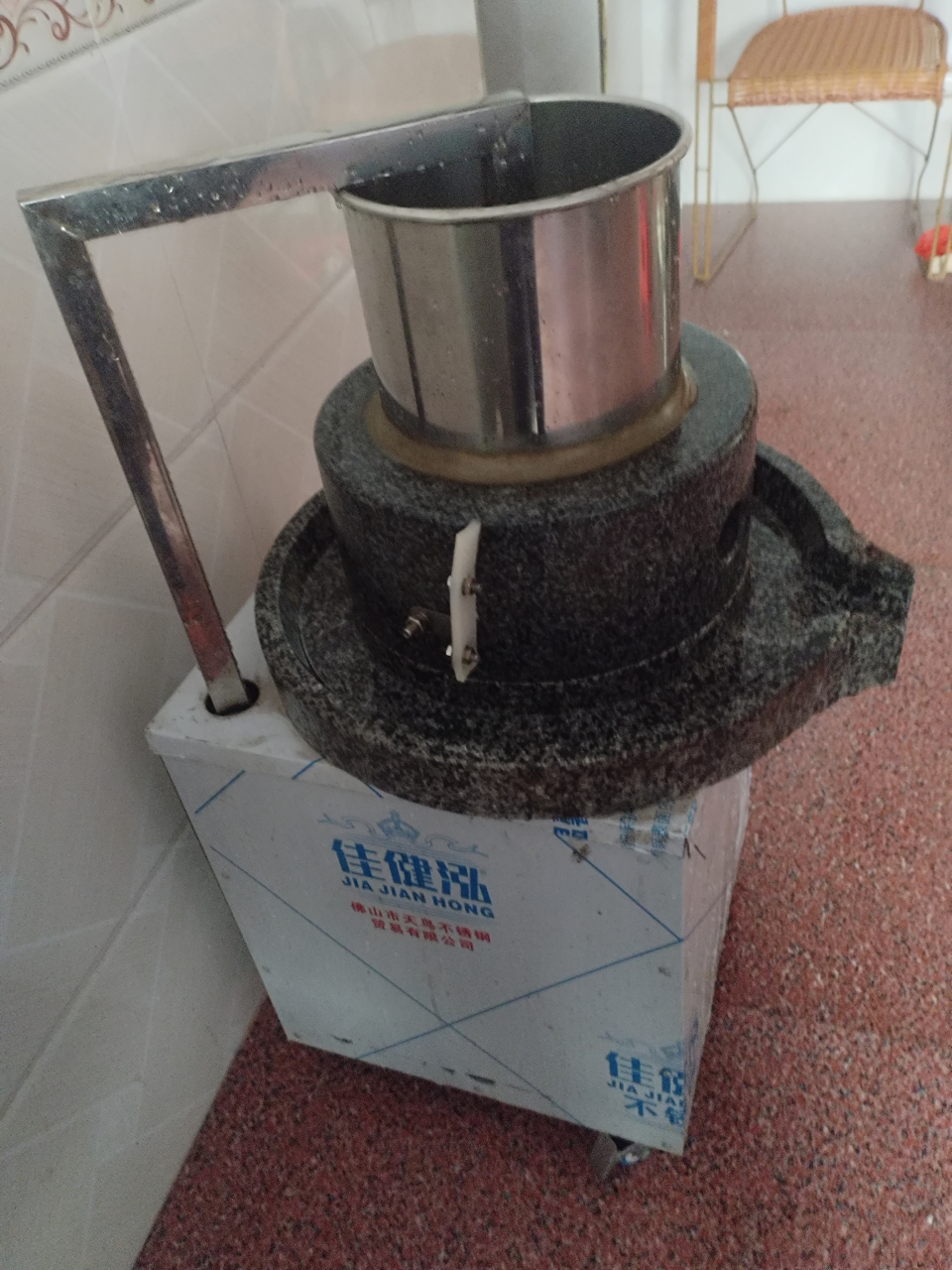 九八成新 商用电动石磨机商用玉米饼机全自动米浆机玉米豆腐芝麻酱