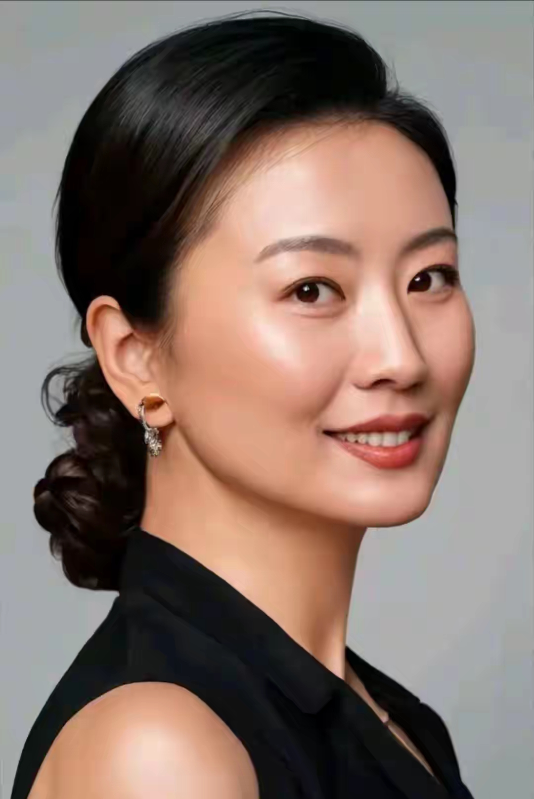 不可否认,他个人才华突出,凭借这一优势,在老师和同学面前十分活跃