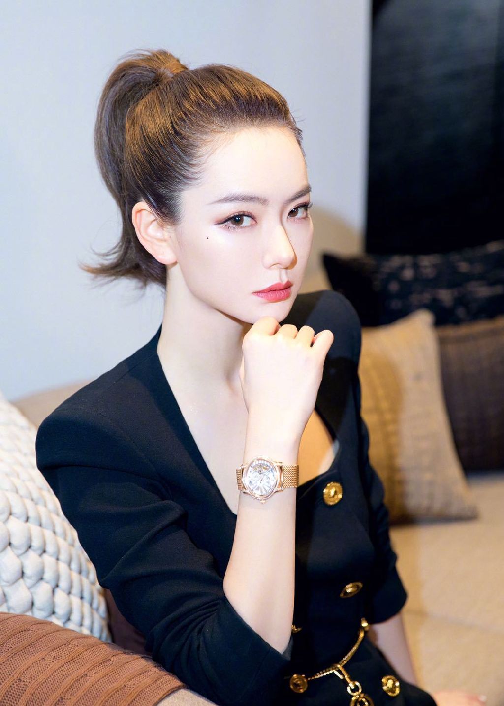 戚薇,1984年10月26日出生于四川省成都市武侯区,中国内地女演员,歌手