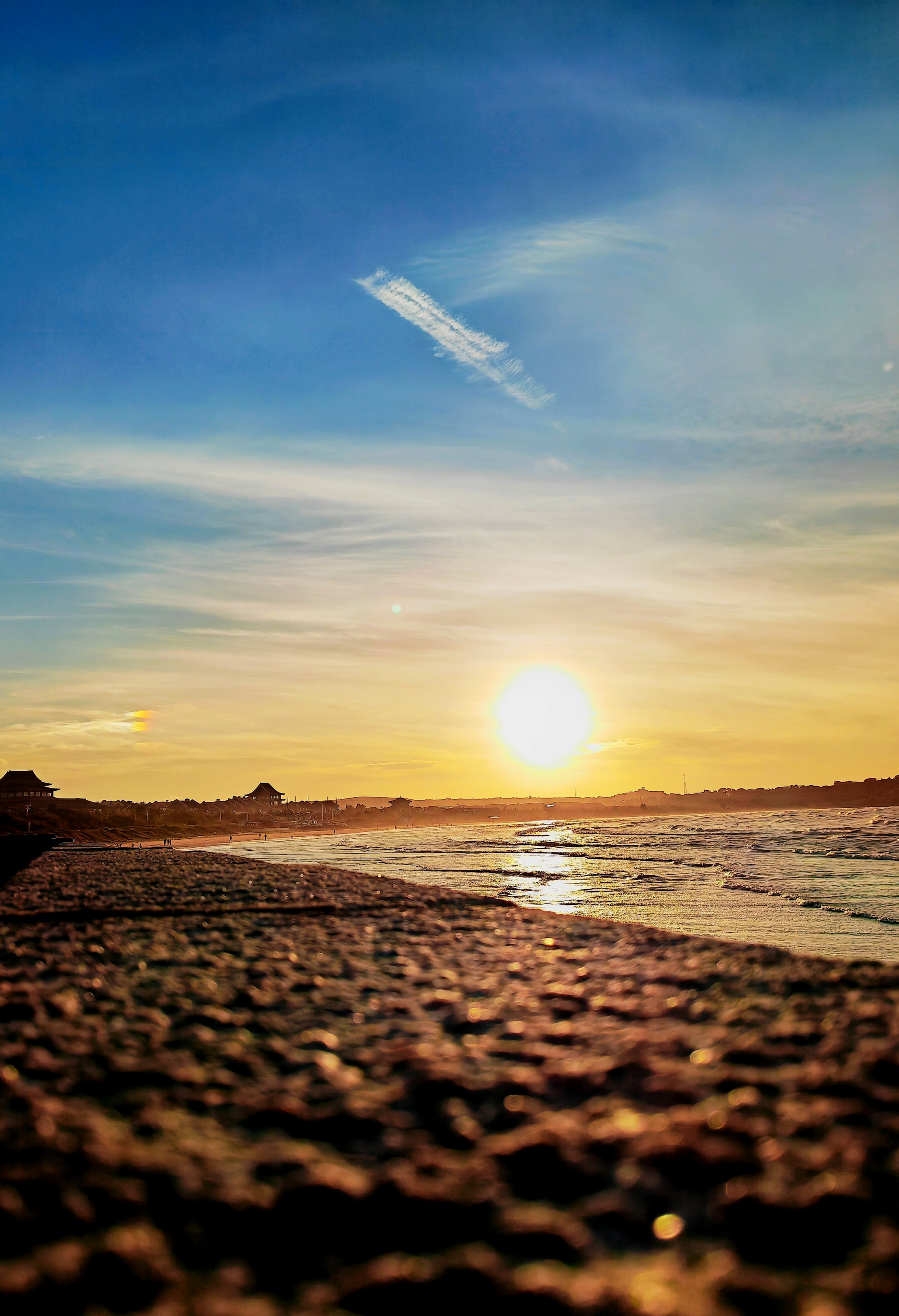 93夕阳下的海面,如梦如幻的美景98  想象一下,你站在海边,看着