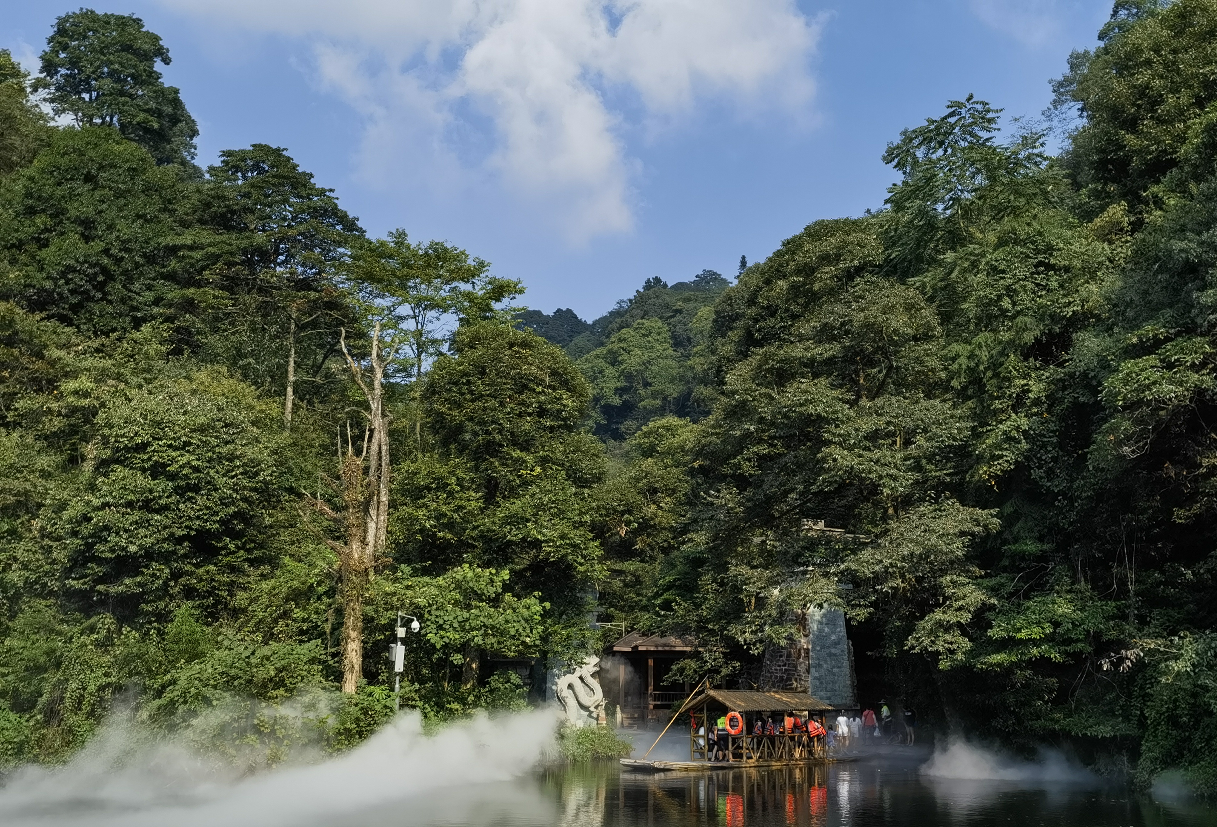 邛崃天台山有"九十里长河八百川",山奇,石怪,水美,林幽,云媚,高山玩水