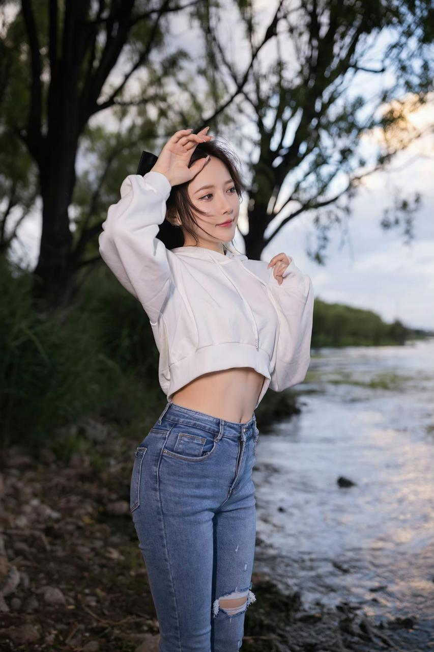 若我白发苍苍,容颜迟暮,你会不会依旧如此,牵我双手,倾世温柔.