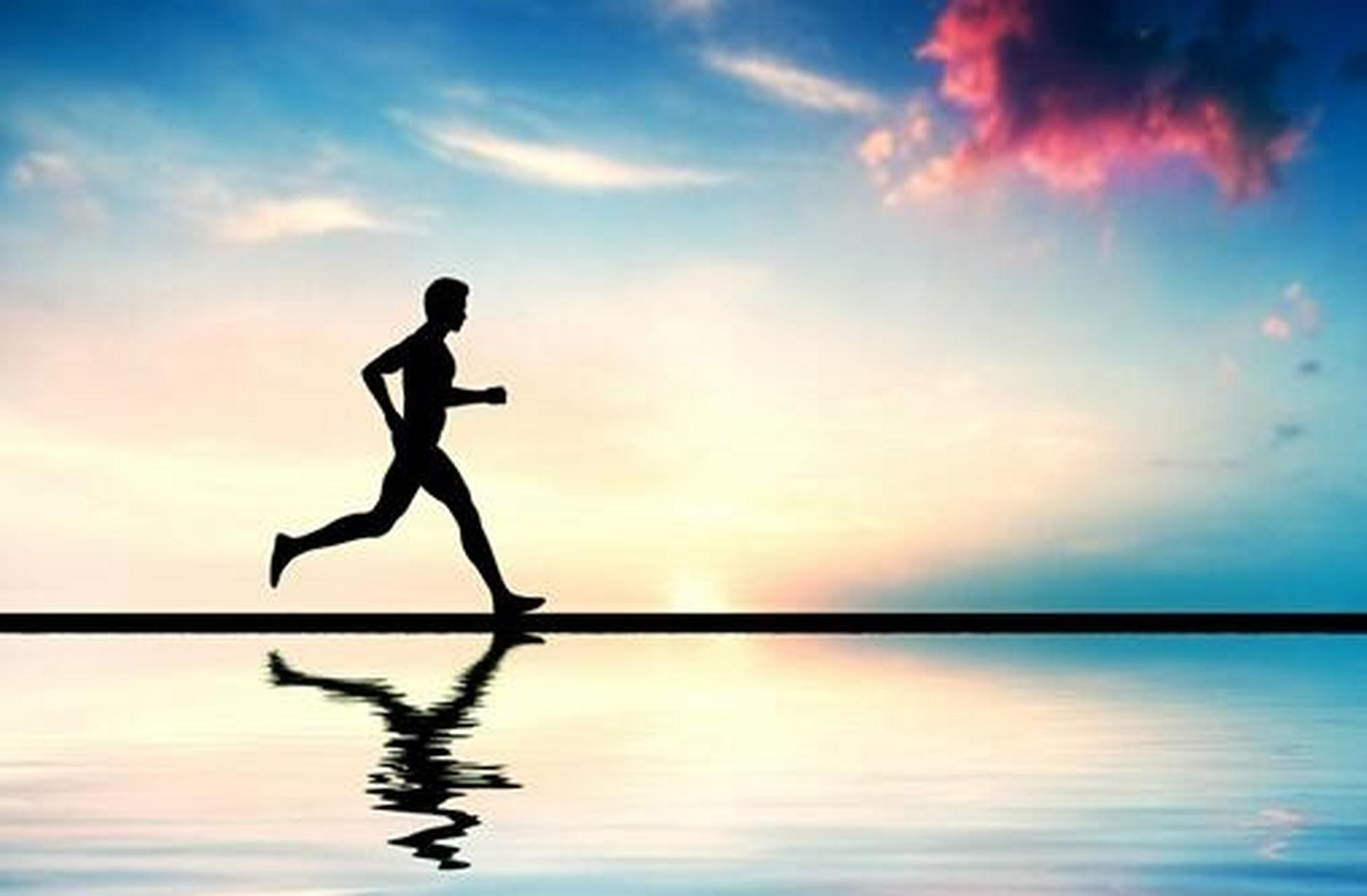 我朋友中有个女孩,每天晚上9点,准时在微信朋友圈晒"微信运动"的截图