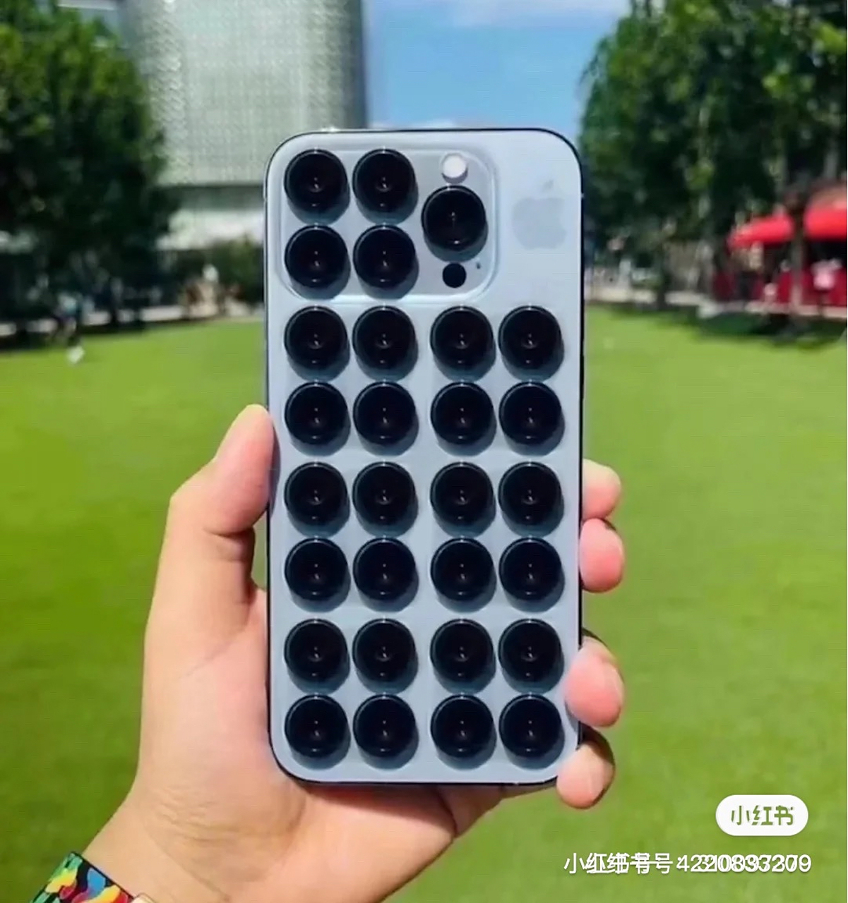 卖手机 鸭梨12手机,装有20个摄像头,有20亿像素,可以直接拍摄火星表面