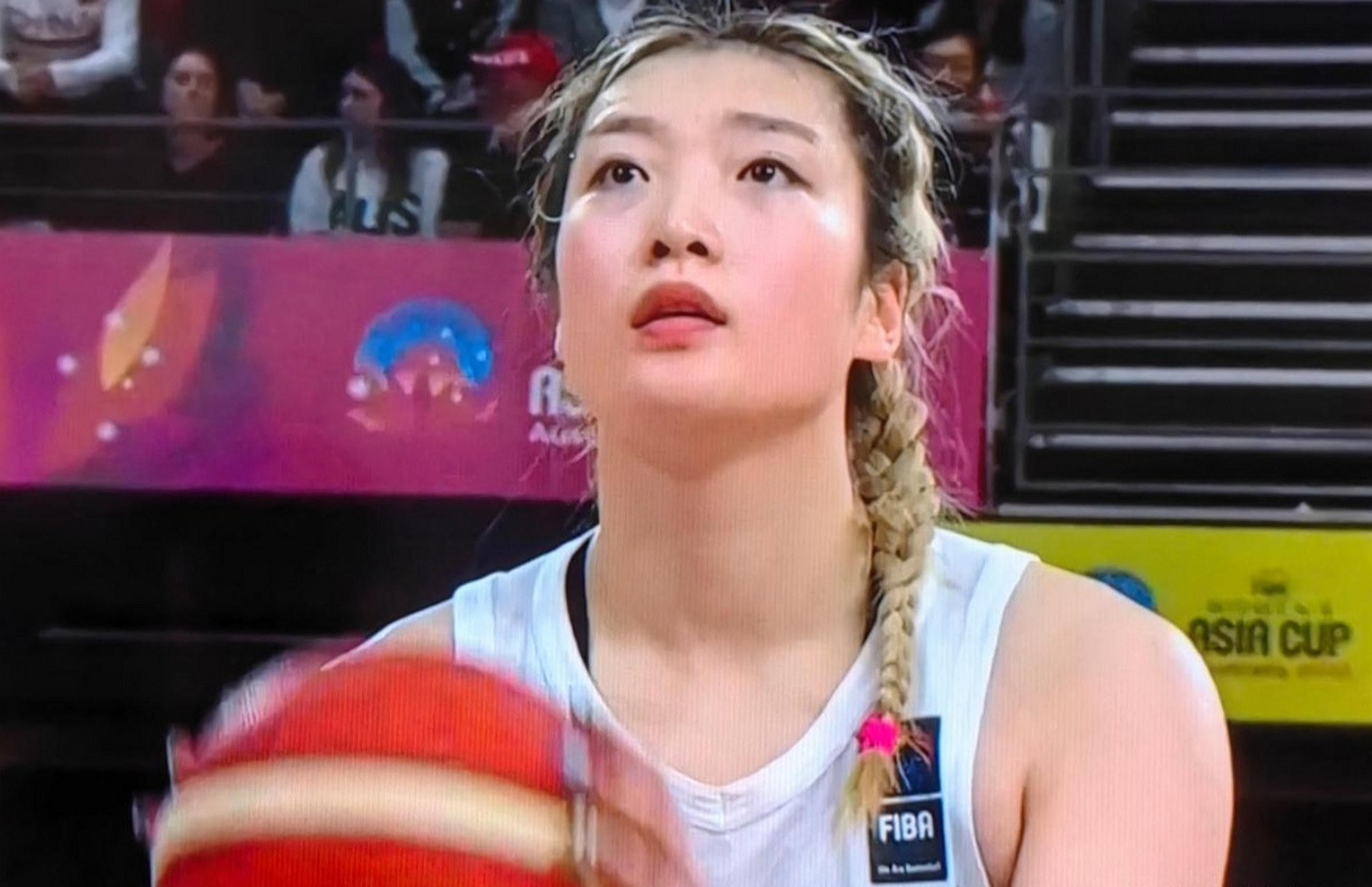 赞中国女篮主力球员李梦                                   姚承嵘