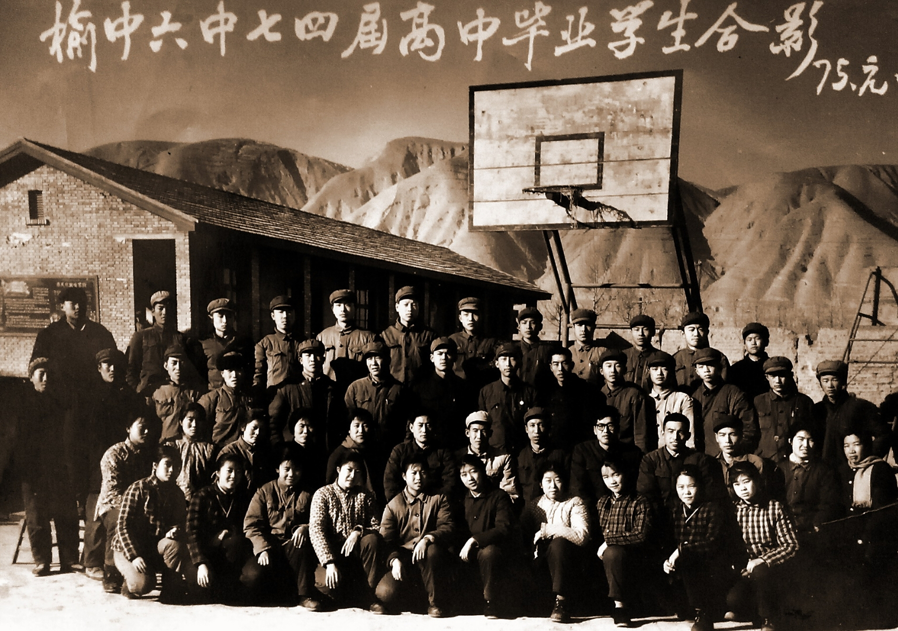 朋友你好:这照片你在吗?过去校址是那里?