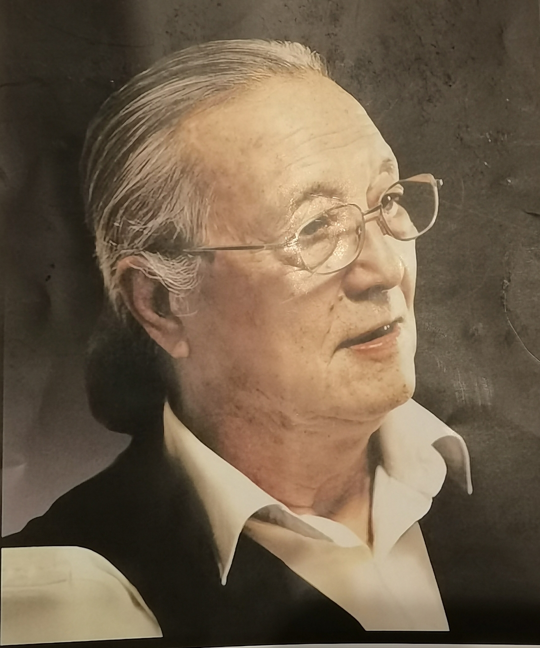 远在异乡探望迟, 此去无人语反顾