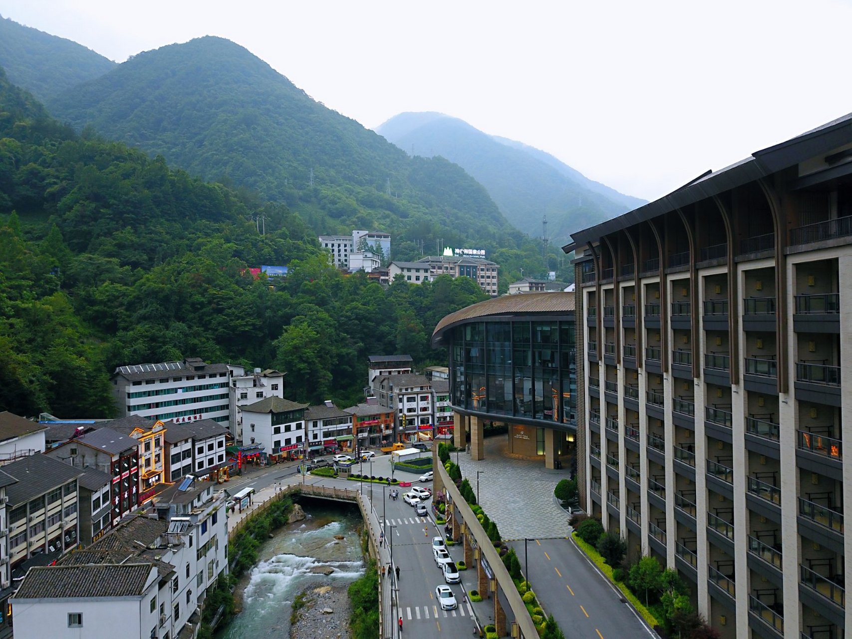 航拍神农架木鱼镇