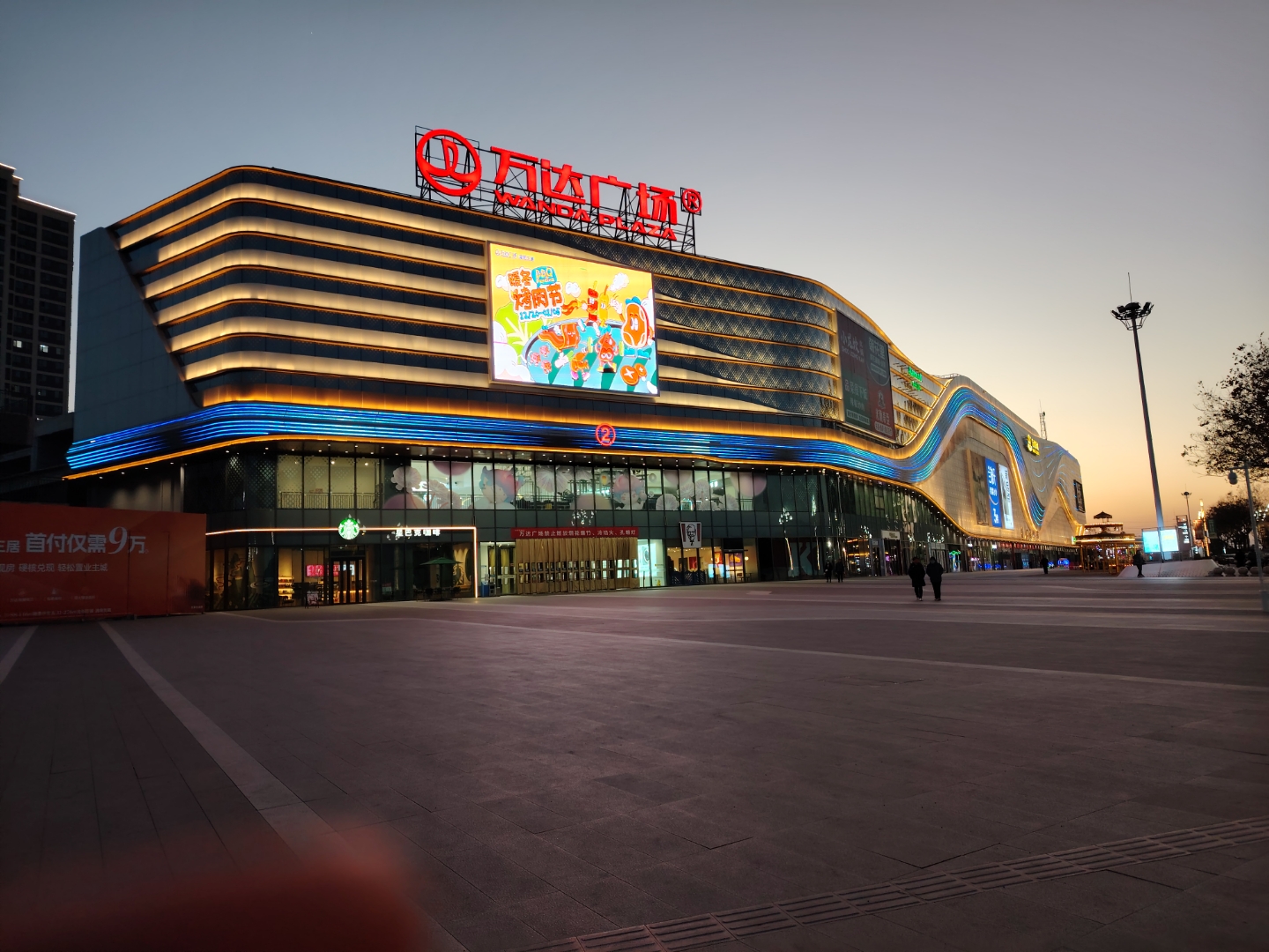 快看,万达广场的圣诞很热闹,处处都呈现出节日的元素#随手拍一拍