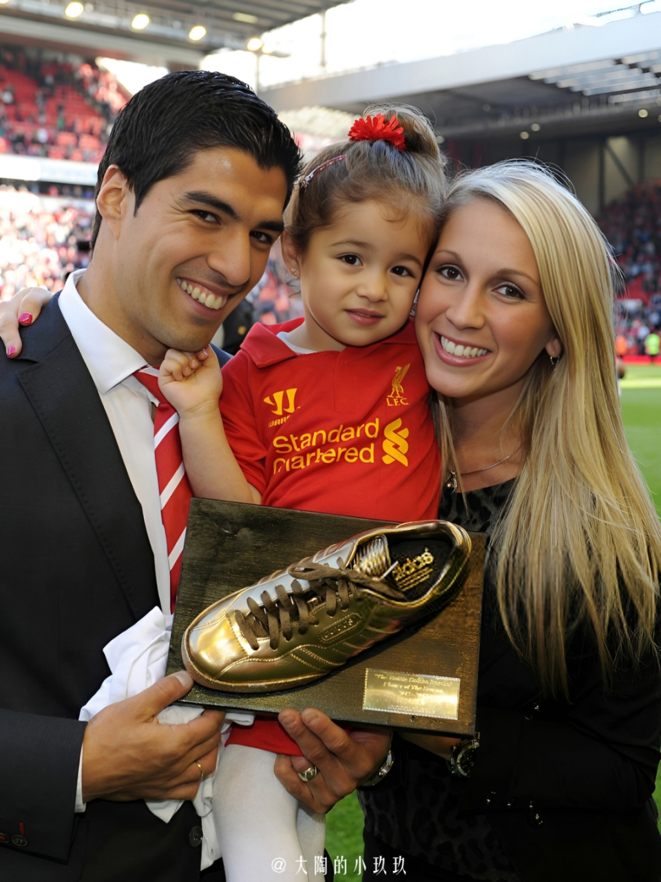 梅西苏亚雷斯重聚迈阿密#  同梅西与安东内拉一样,索菲亚与苏亚雷构