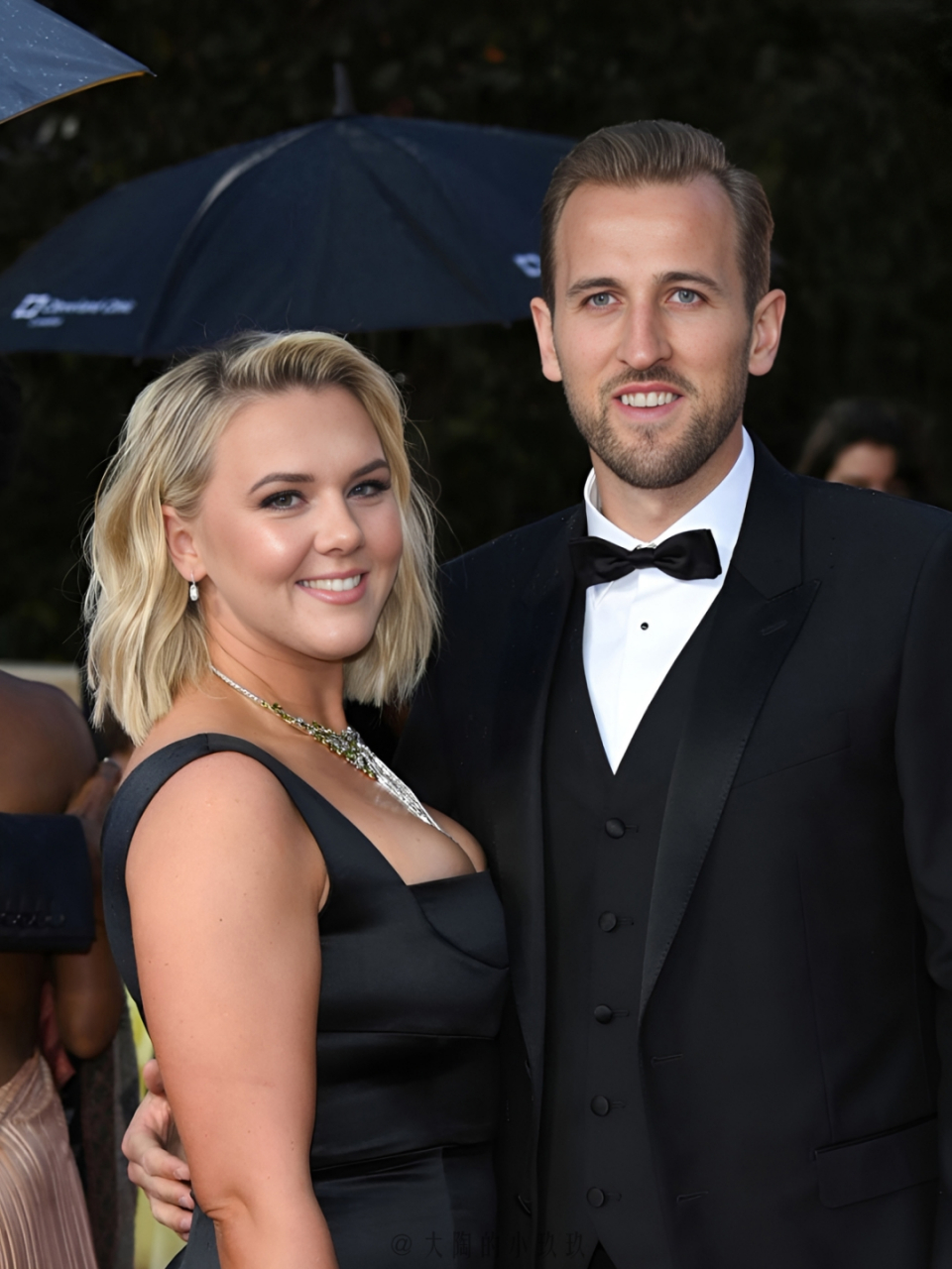 凯恩与妻子青梅竹马🔥爱情故事源于贝克汉姆 哈里·凯恩与妻子凯蒂