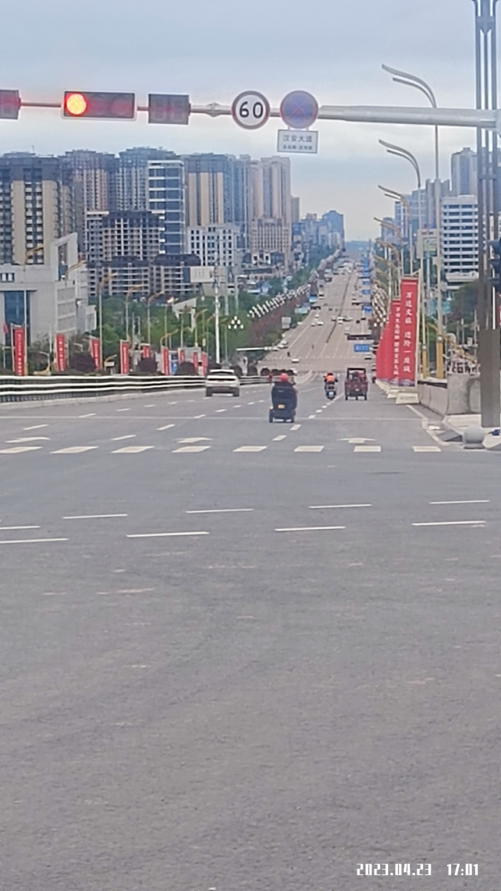 vlog记录生活# 街拍内江街景