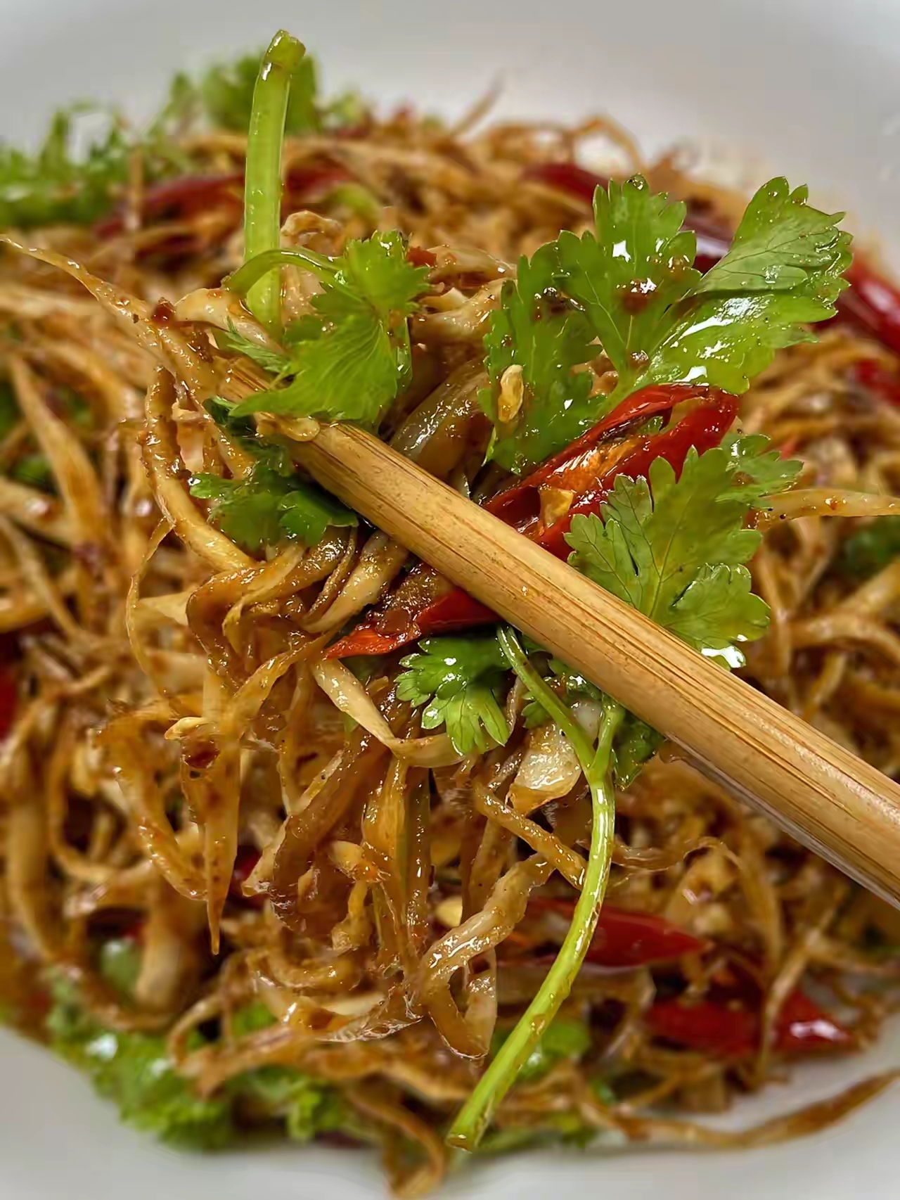 放锅里小火慢煸,逼巧拌杏鲍菇特色杏鲍菇丝凉菜杏鲍菇腌咸菜