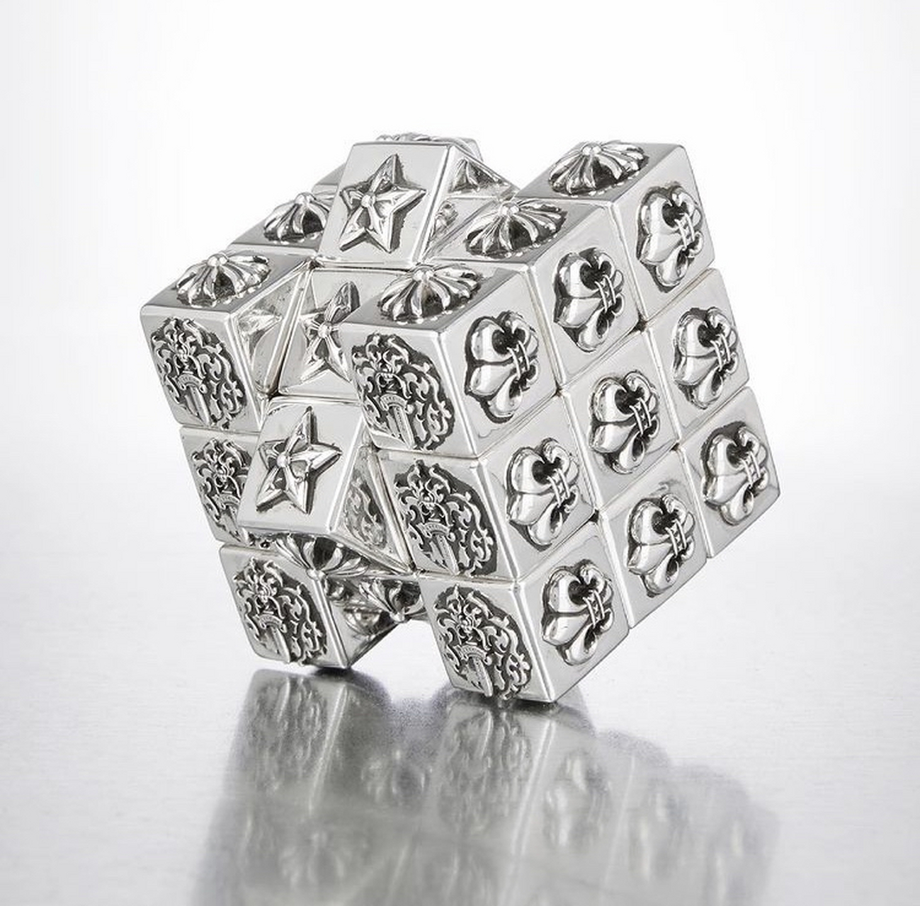 chrome hearts魔方 由美国设计师richard stark(1960-)创立的好莱坞