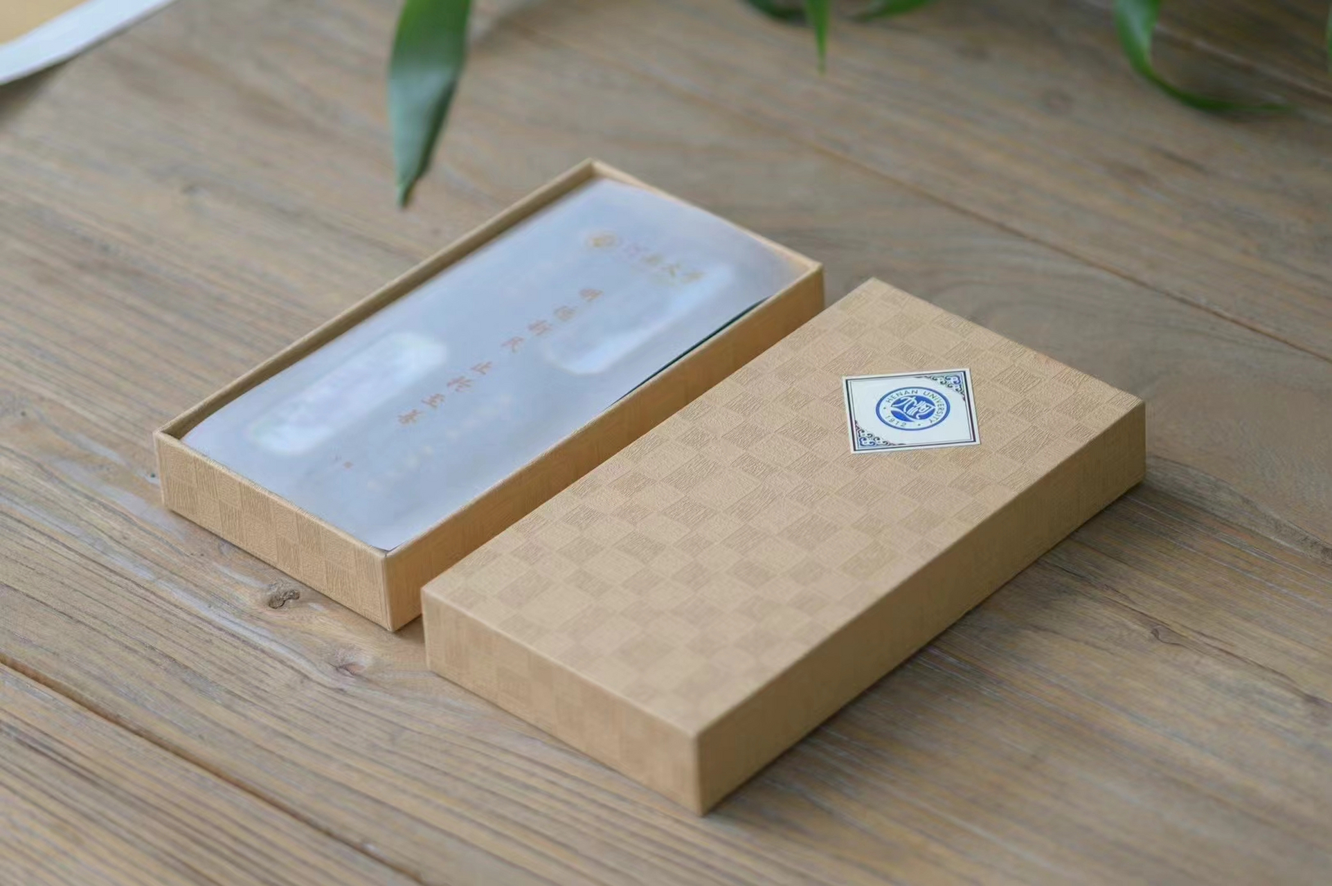 大学文创礼品定制专属logo,独一无二的纪念品.