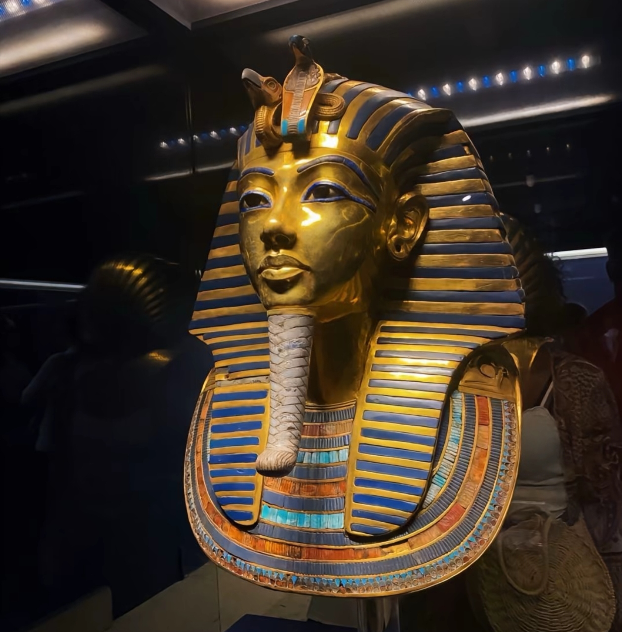 世界七大奇迹之一——埃及金字塔 埃及金字塔是古代埃及文明的象征,是