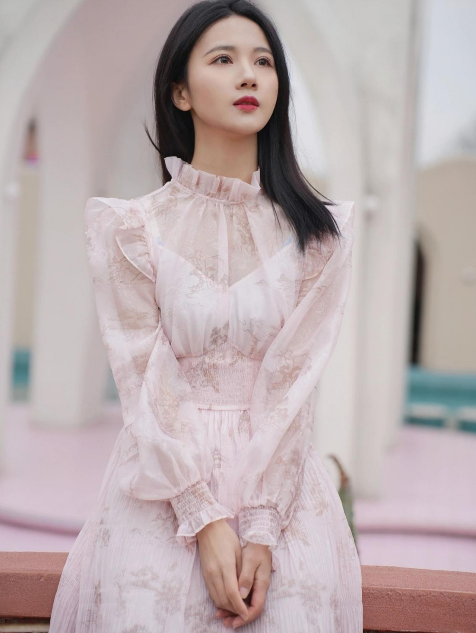 美丽端庄,温柔贤慧,温婉大方,知性美女!(图片来自网络,侵必删)#美女