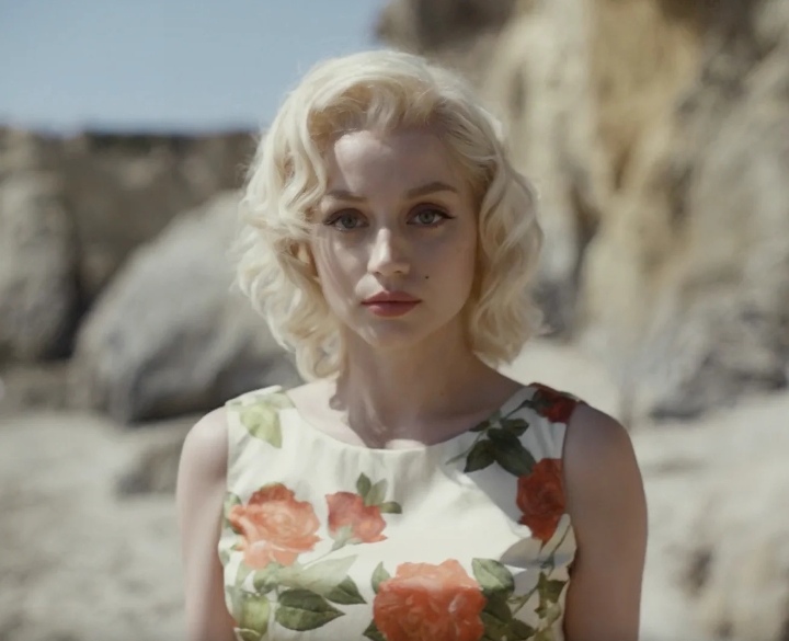 玛丽莲梦露:一生活在苦难中,又死于苦难,令人惋惜!