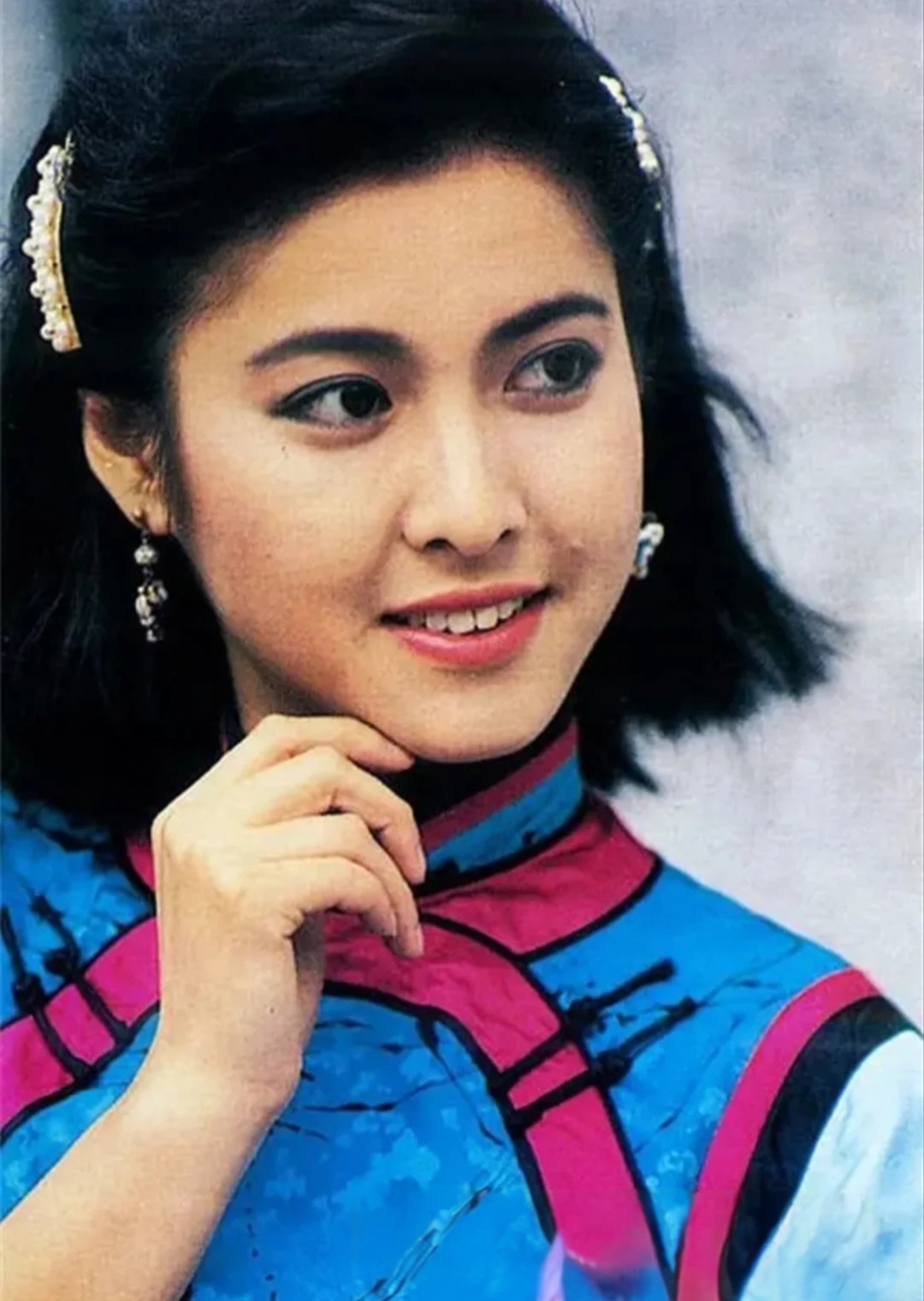 李婉华:港星女神,温婉灵动,时光永不褪色的美人!