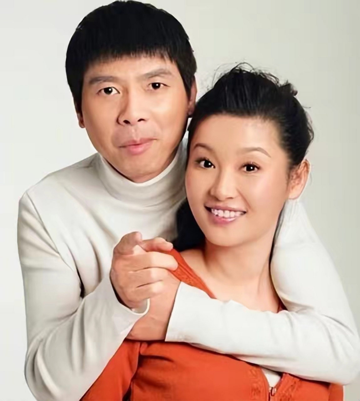 否则一看一个不吱声. 看这张照片儿也就理解了为什么徐帆会喜欢他.