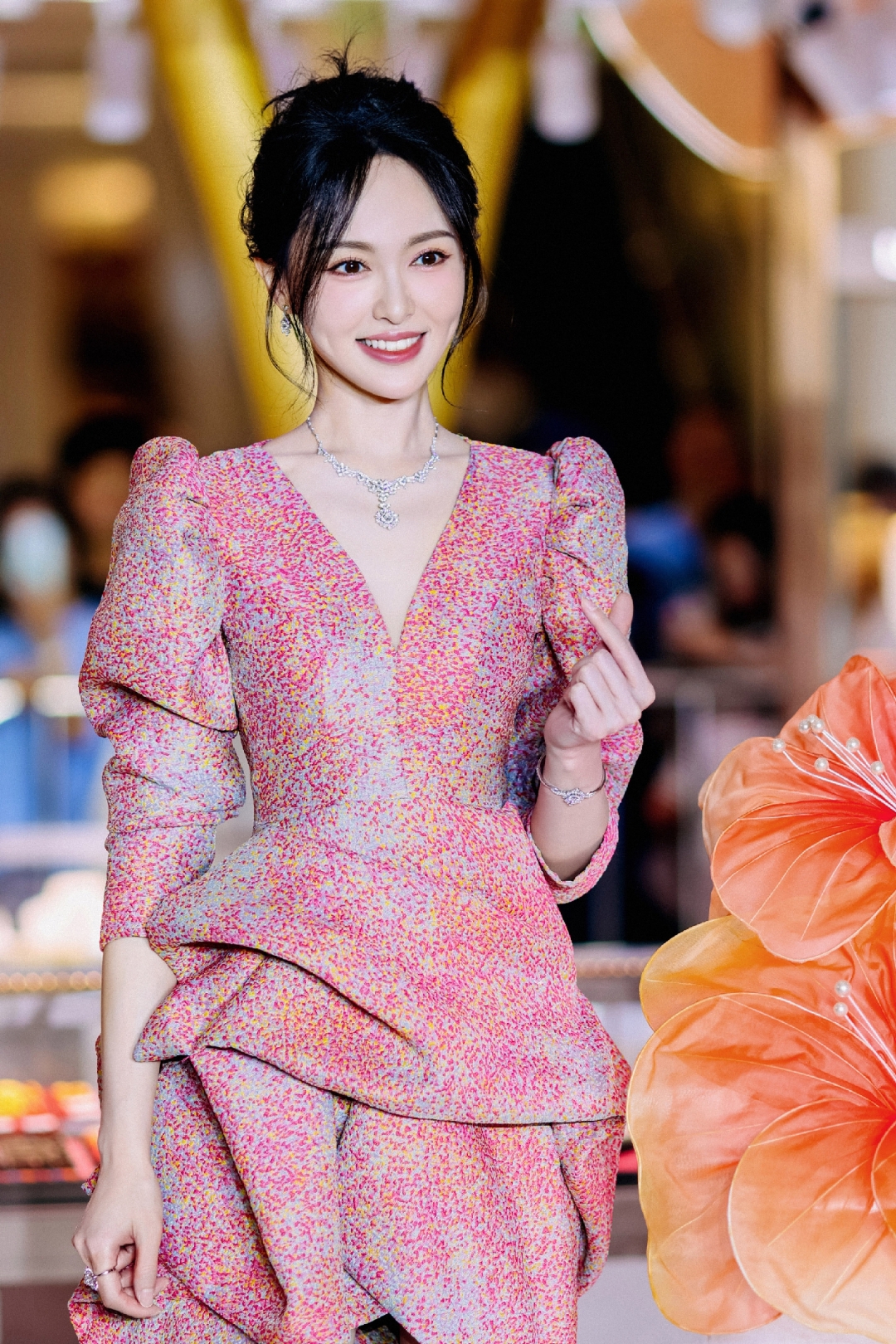 唐嫣的这身妆造真的太漂亮了. 又甜美又高贵