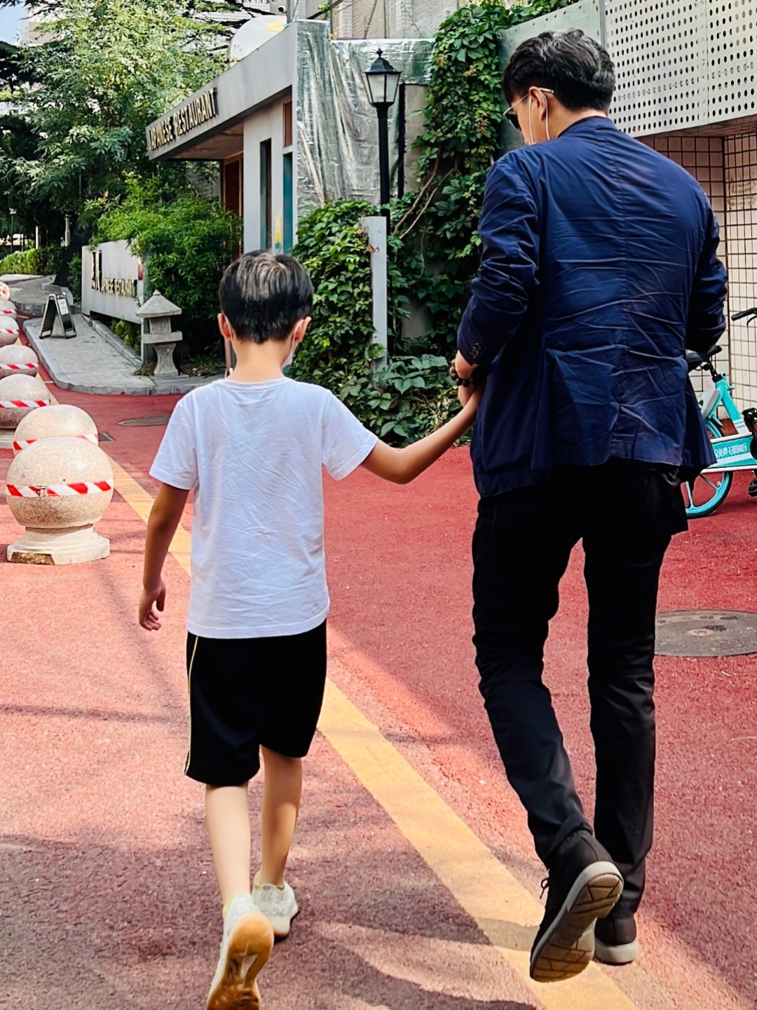 靳东家这俩儿子以后肯定都是大长腿 毕竟爸爸长得那么帅