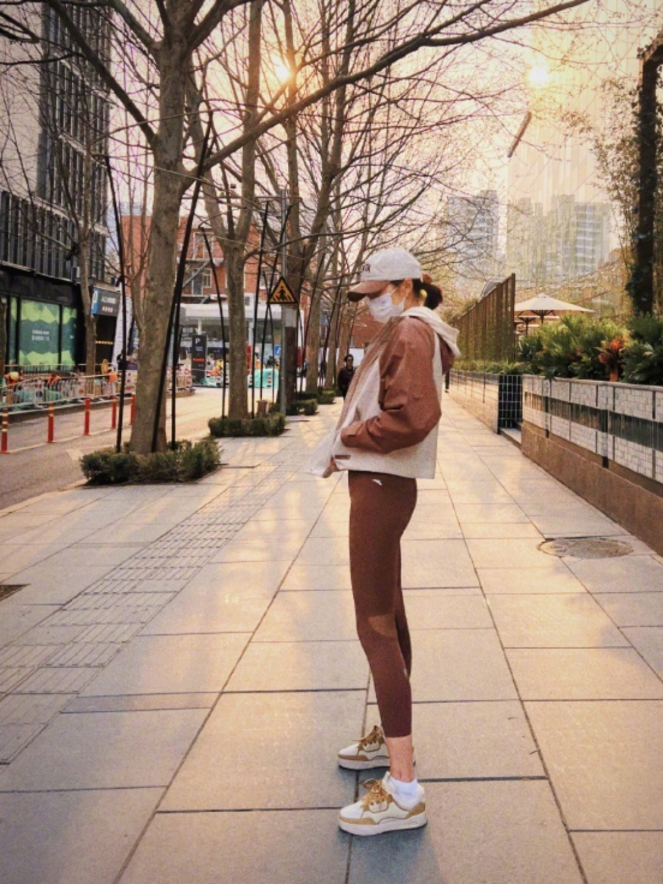 简直无敌了.  中国所有女演员当中,腿最长的女演员就是关晓彤了吧?